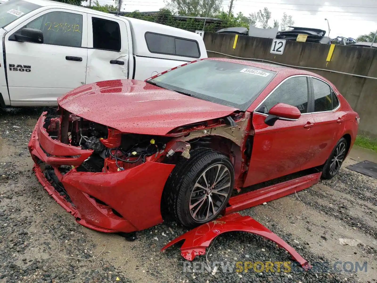 2 Photograph of a damaged car 4T1M11AK1LU320747 TOYOTA CAMRY 2020