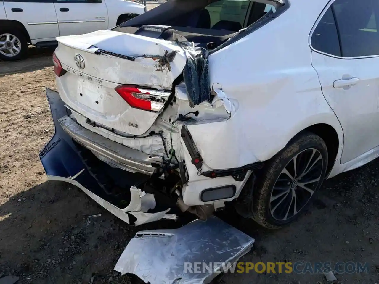 9 Photograph of a damaged car 4T1M11AK1LU341811 TOYOTA CAMRY 2020