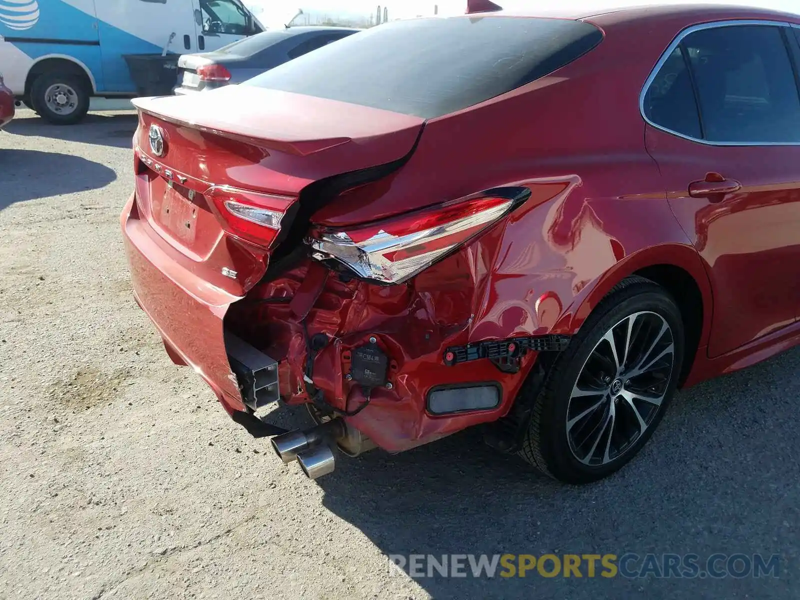 9 Photograph of a damaged car 4T1M11AK1LU373948 TOYOTA CAMRY 2020