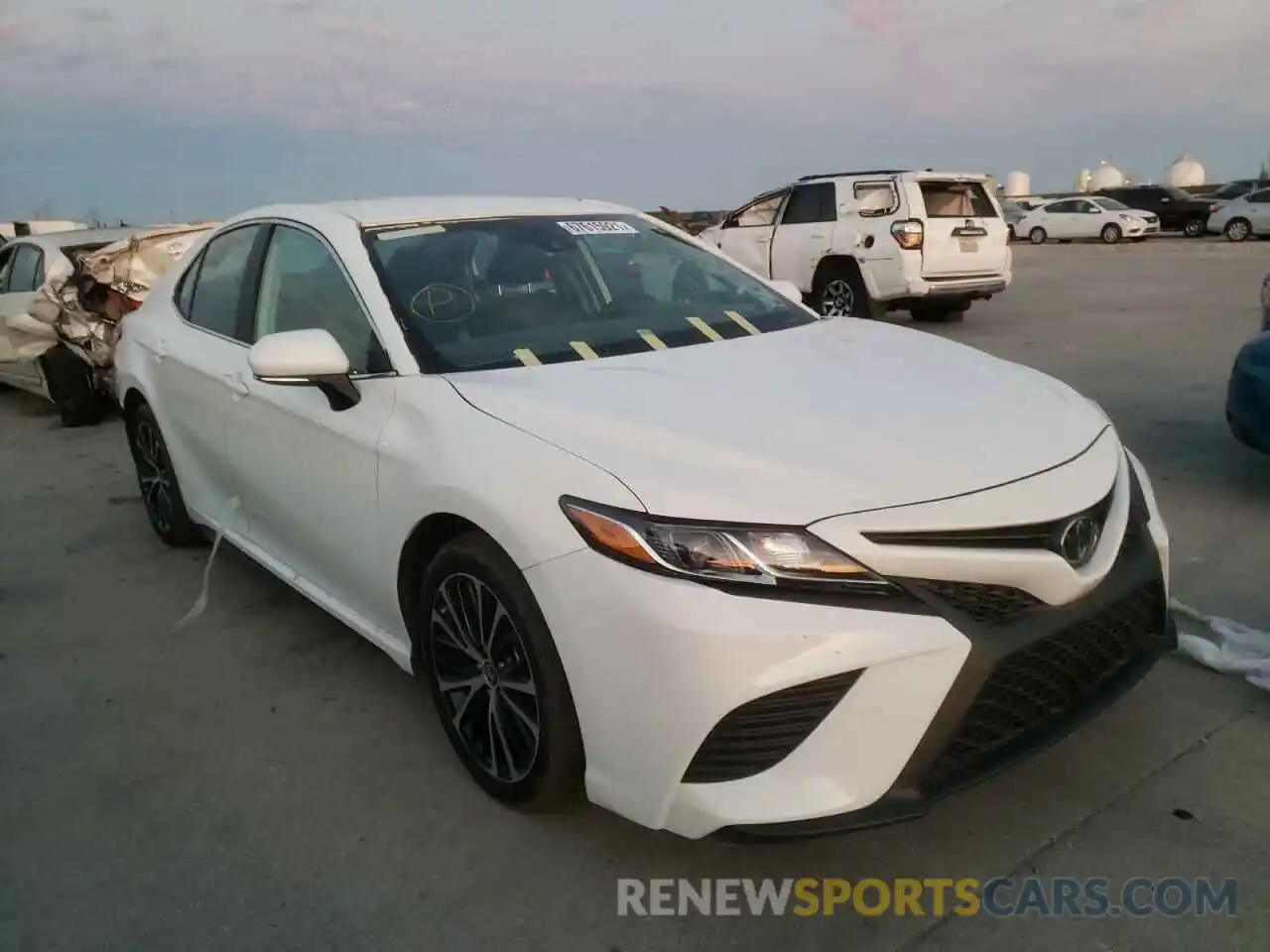 1 Photograph of a damaged car 4T1M11AK1LU384500 TOYOTA CAMRY 2020