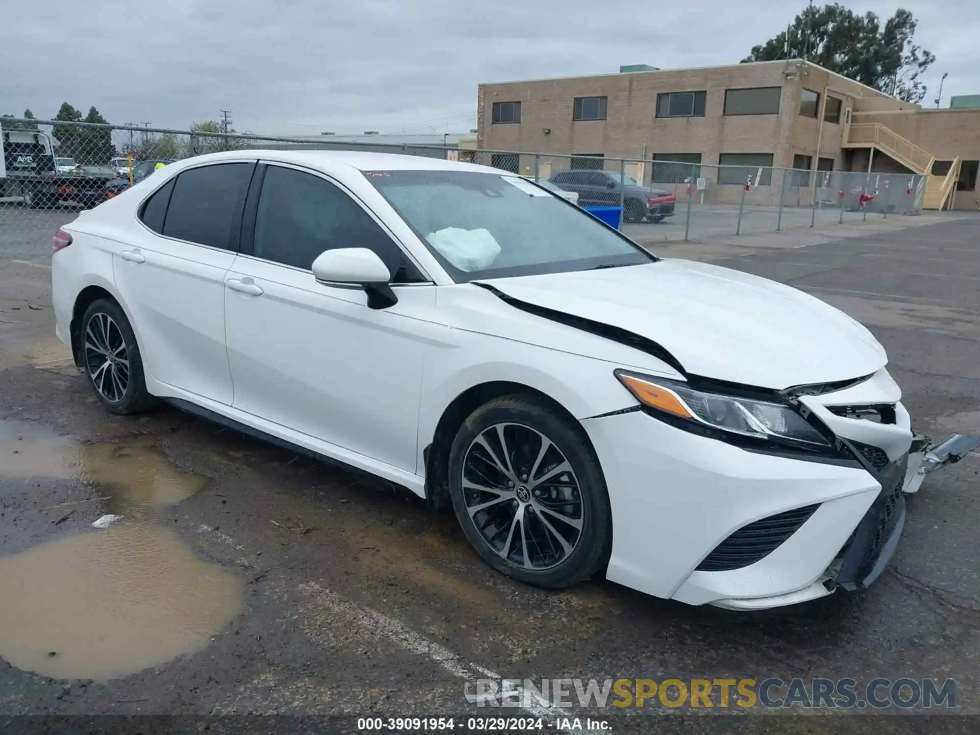 1 Photograph of a damaged car 4T1M11AK1LU389373 TOYOTA CAMRY 2020