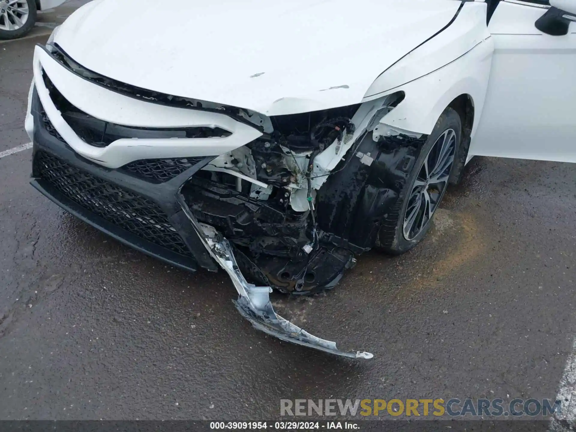 6 Photograph of a damaged car 4T1M11AK1LU389373 TOYOTA CAMRY 2020