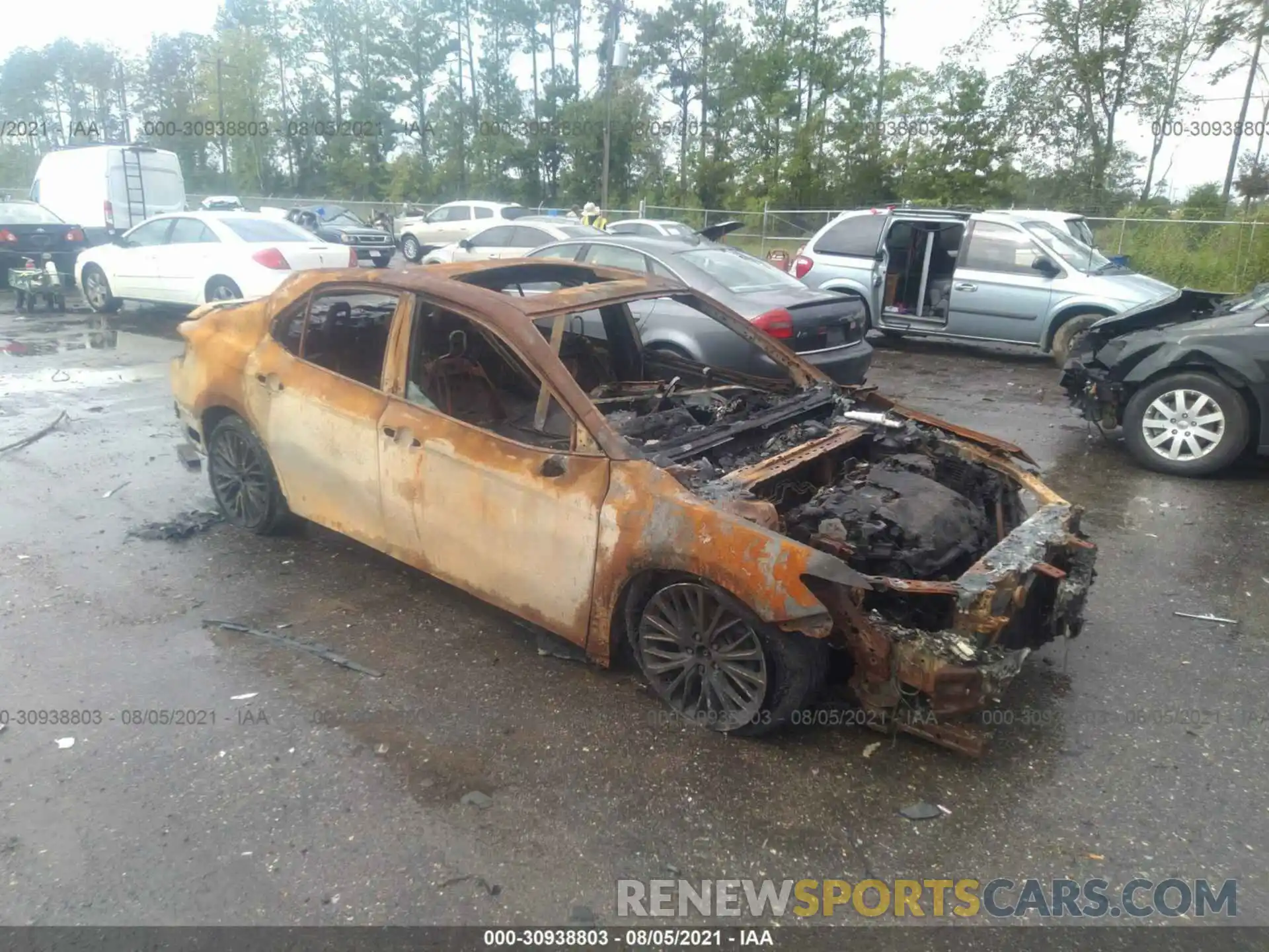 1 Photograph of a damaged car 4T1M11AK1LU507311 TOYOTA CAMRY 2020