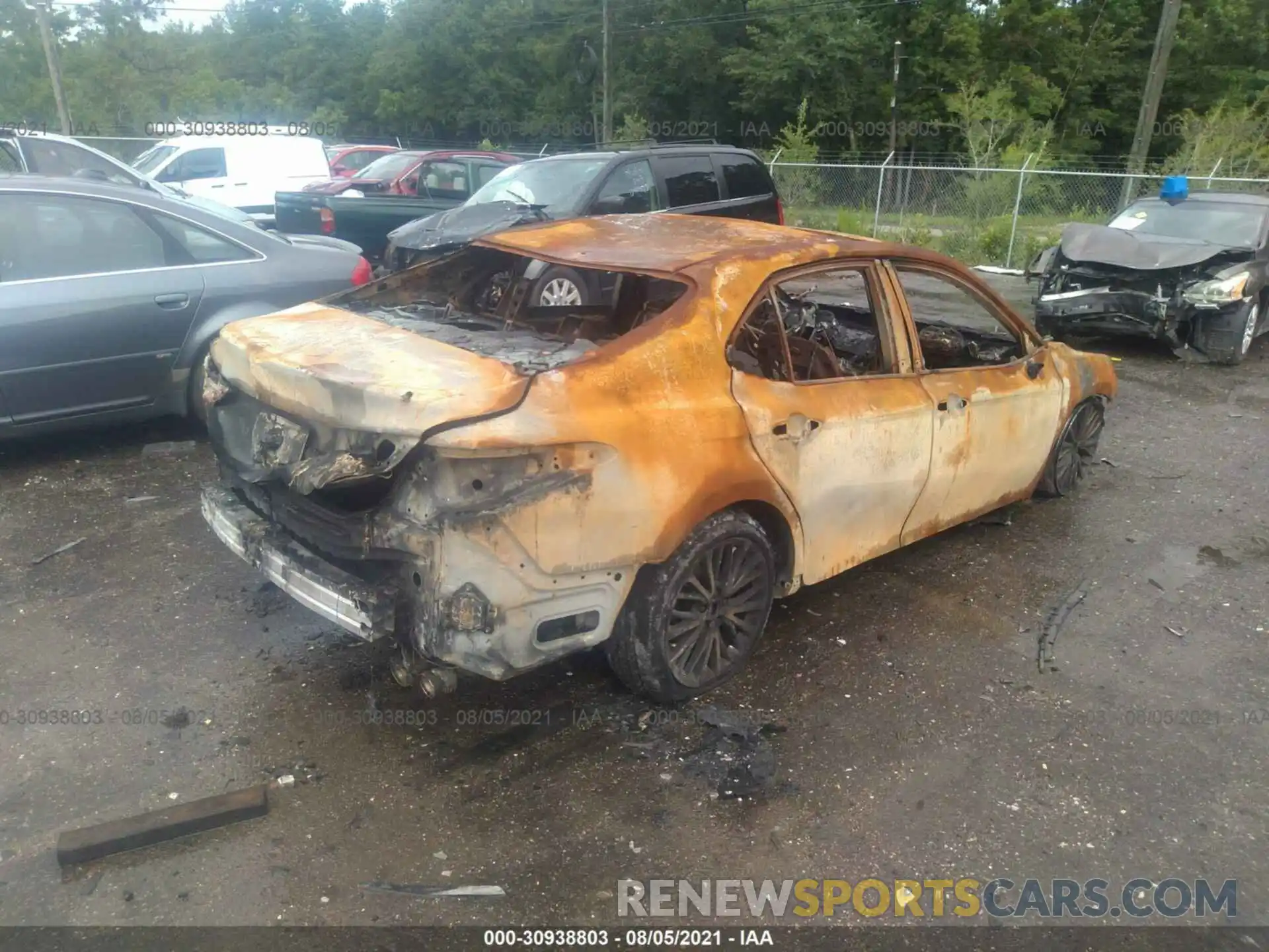 4 Photograph of a damaged car 4T1M11AK1LU507311 TOYOTA CAMRY 2020