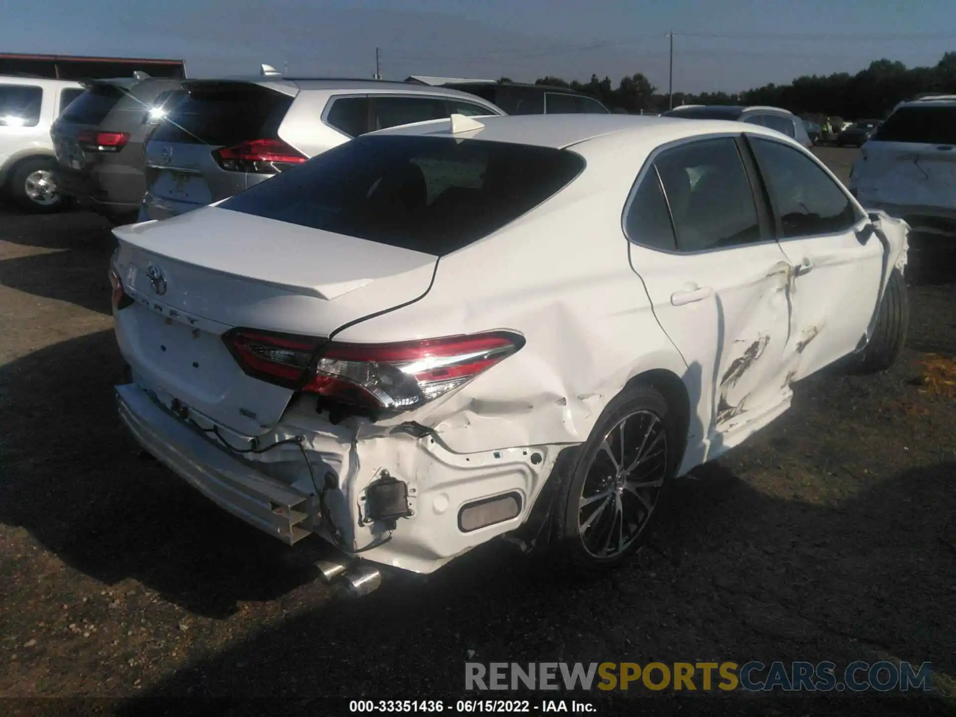 4 Photograph of a damaged car 4T1M11AK1LU864066 TOYOTA CAMRY 2020