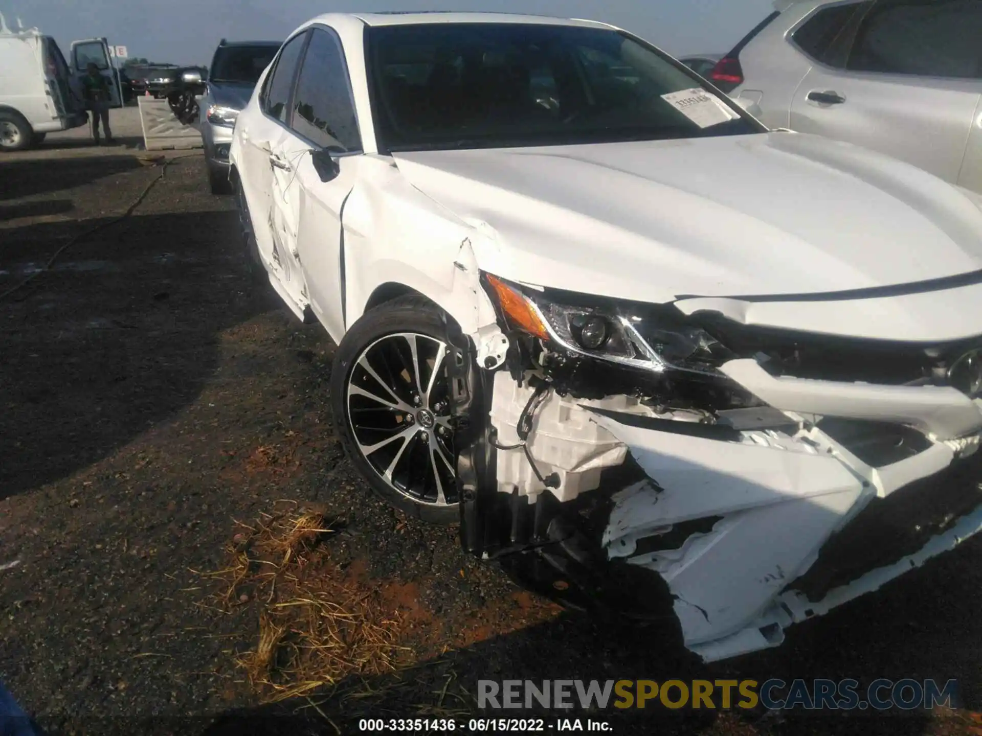 6 Photograph of a damaged car 4T1M11AK1LU864066 TOYOTA CAMRY 2020