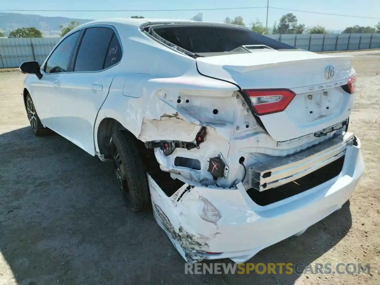 3 Photograph of a damaged car 4T1M11AK1LU871549 TOYOTA CAMRY 2020