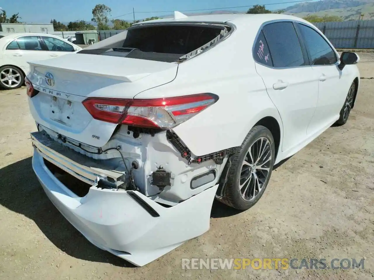 4 Photograph of a damaged car 4T1M11AK1LU871549 TOYOTA CAMRY 2020