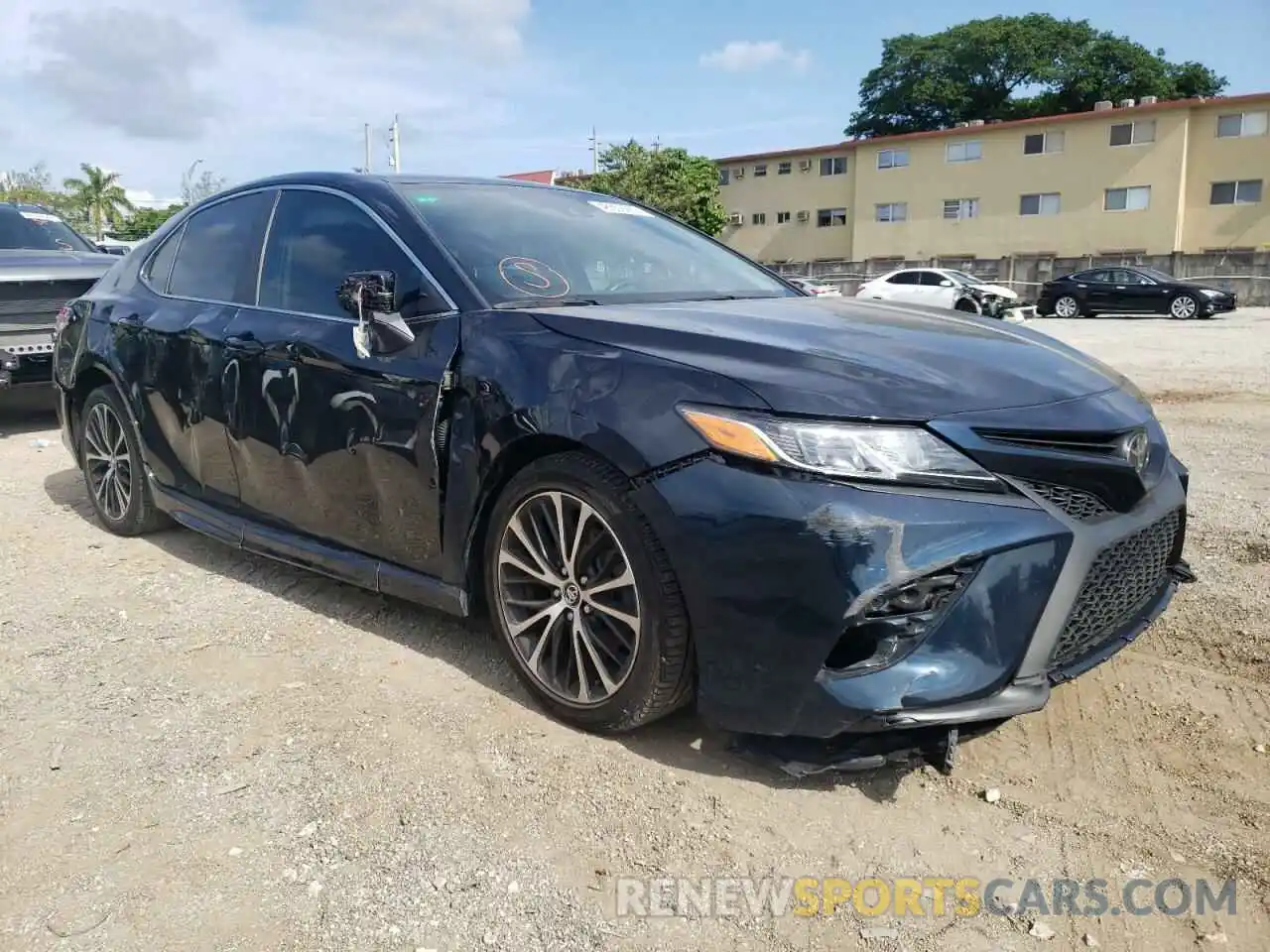 1 Photograph of a damaged car 4T1M11AK1LU881594 TOYOTA CAMRY 2020