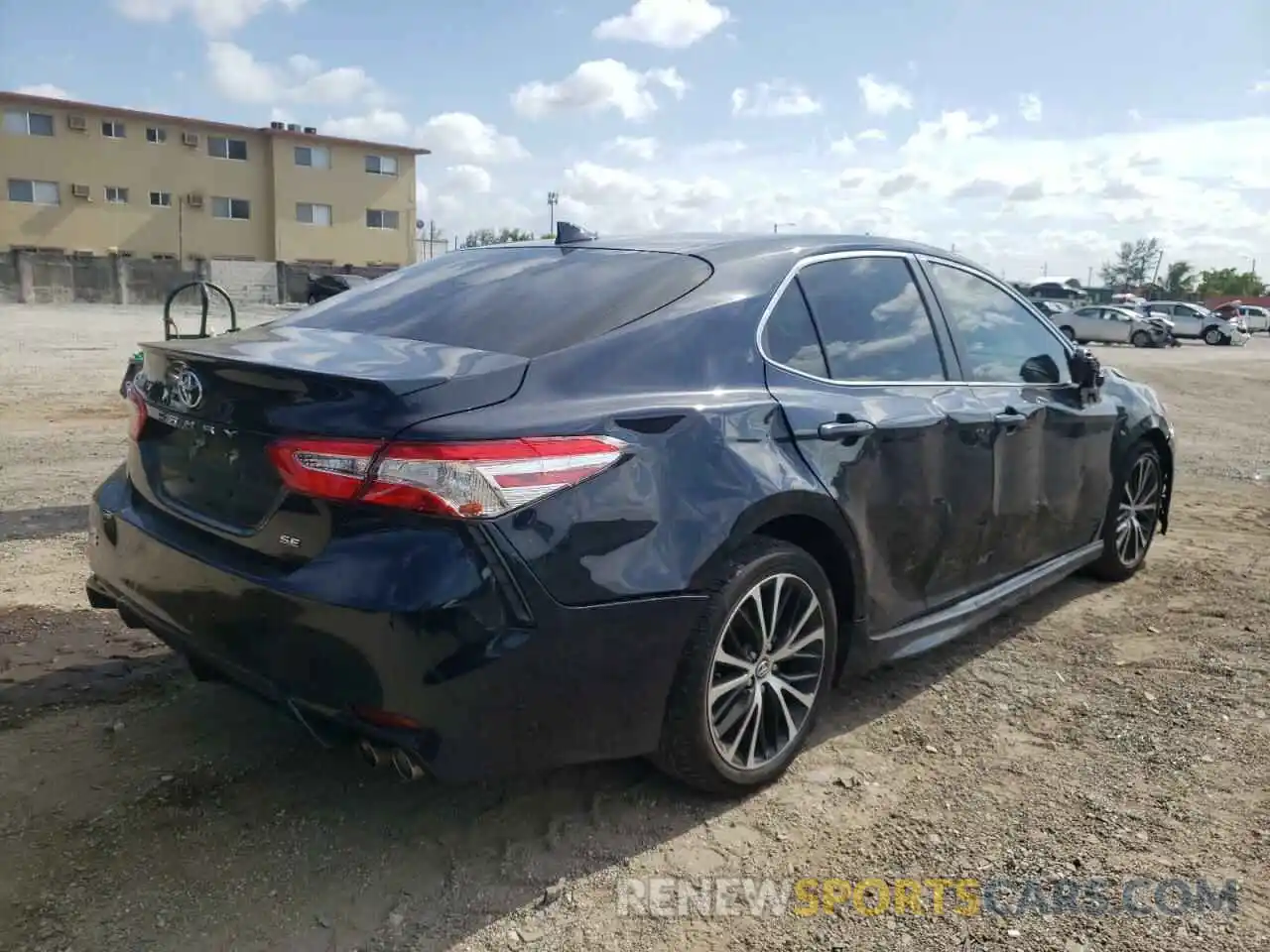 4 Photograph of a damaged car 4T1M11AK1LU881594 TOYOTA CAMRY 2020