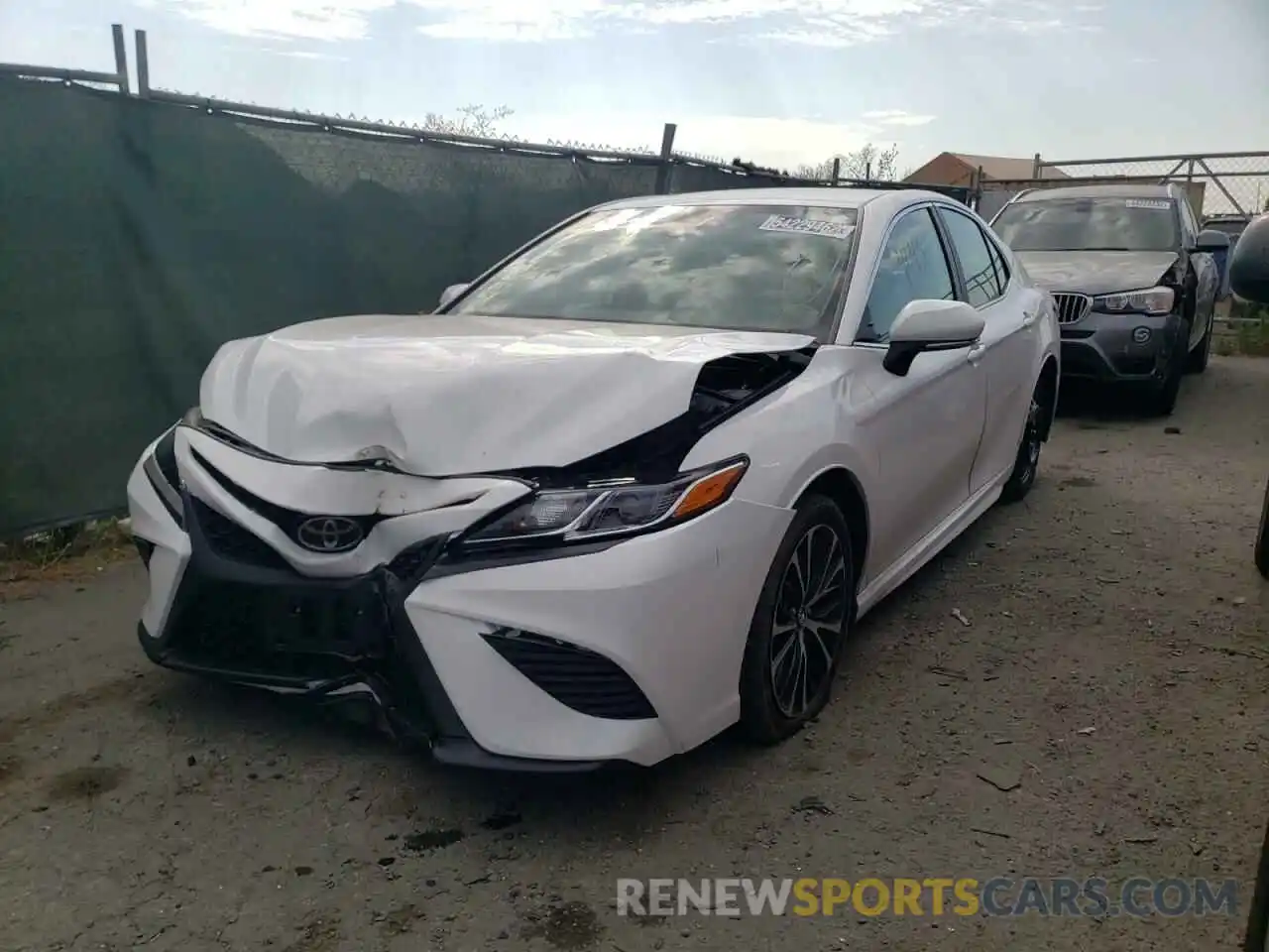 2 Photograph of a damaged car 4T1M11AK1LU908034 TOYOTA CAMRY 2020