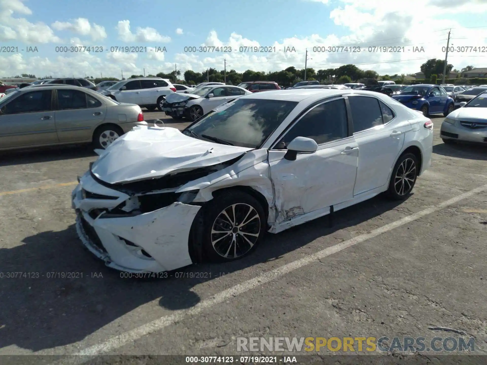 2 Photograph of a damaged car 4T1M11AK1LU912441 TOYOTA CAMRY 2020