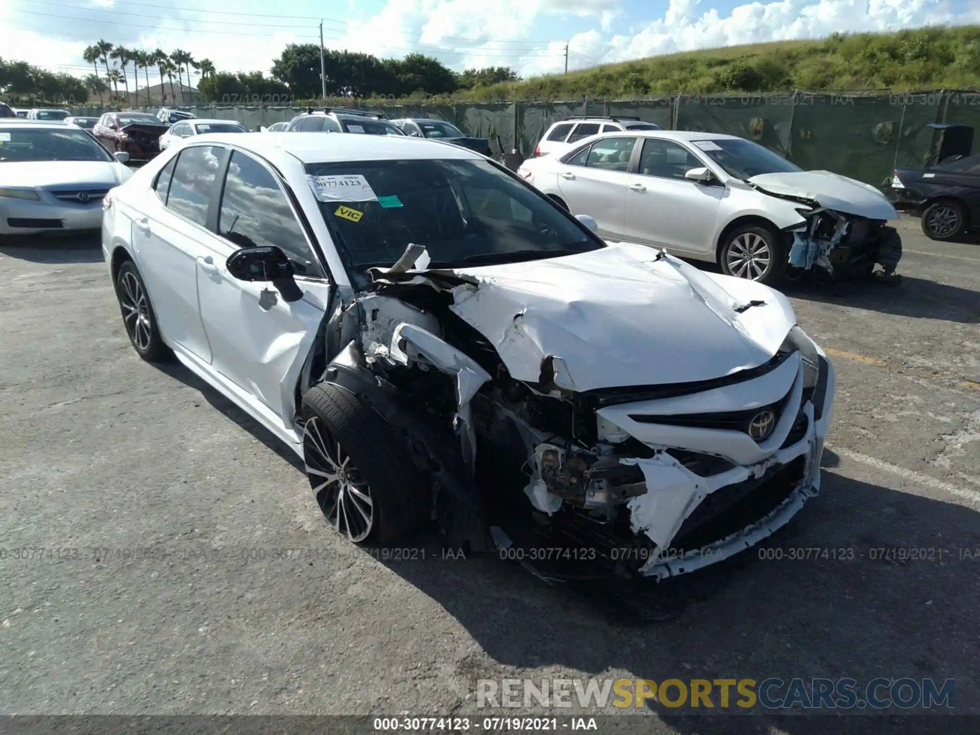 6 Photograph of a damaged car 4T1M11AK1LU912441 TOYOTA CAMRY 2020