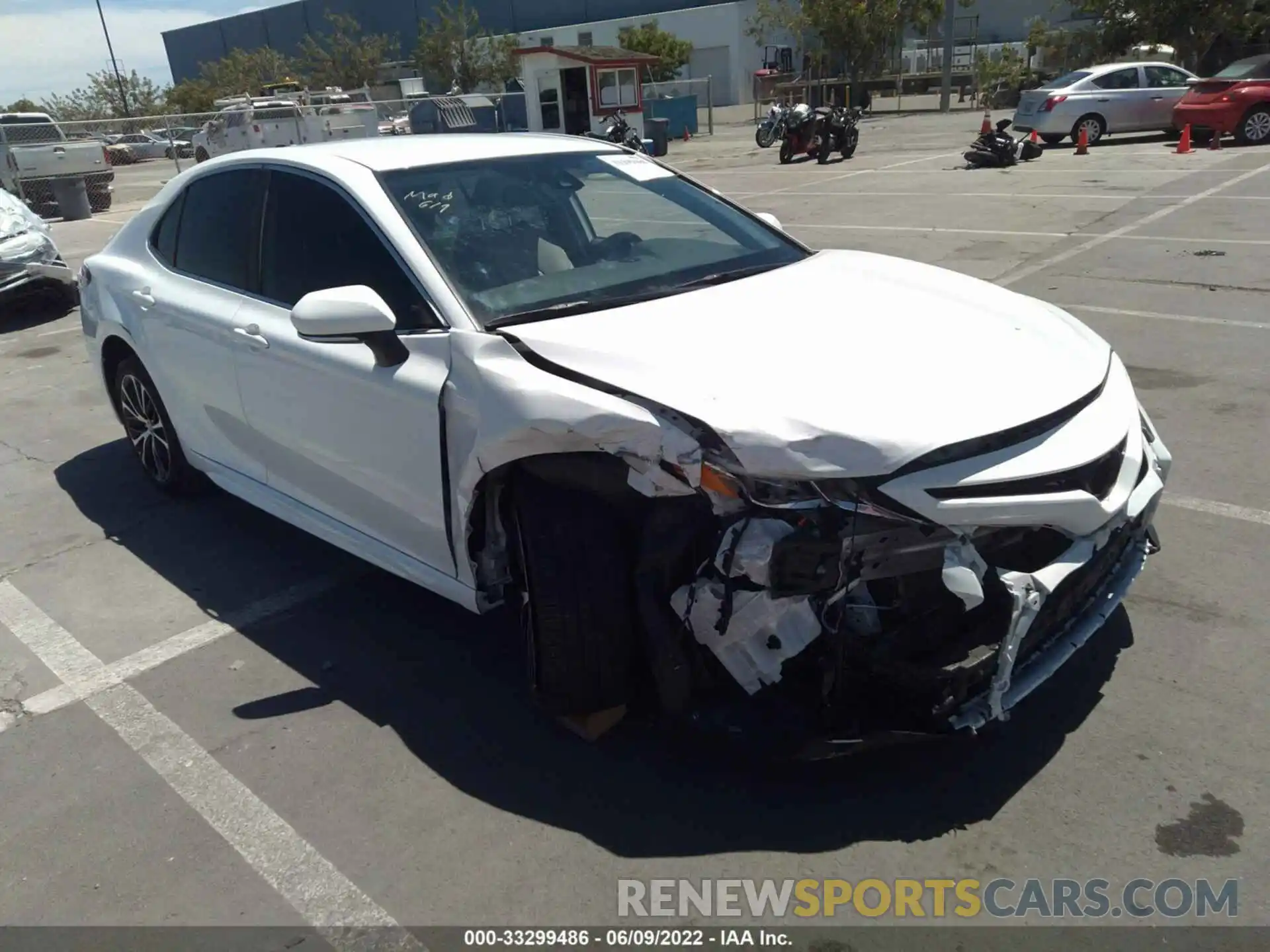 1 Photograph of a damaged car 4T1M11AK1LU932463 TOYOTA CAMRY 2020