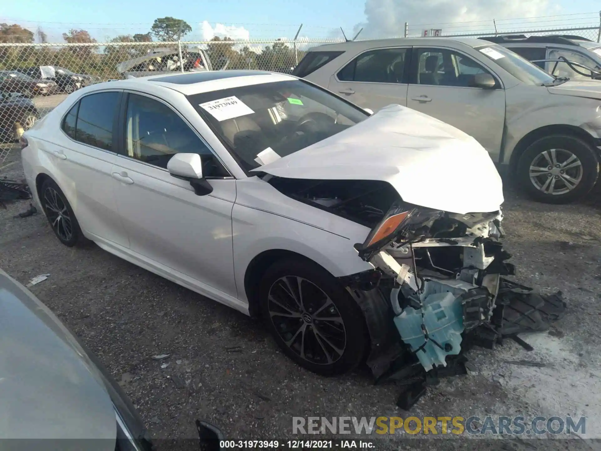 1 Photograph of a damaged car 4T1M11AK1LU933855 TOYOTA CAMRY 2020