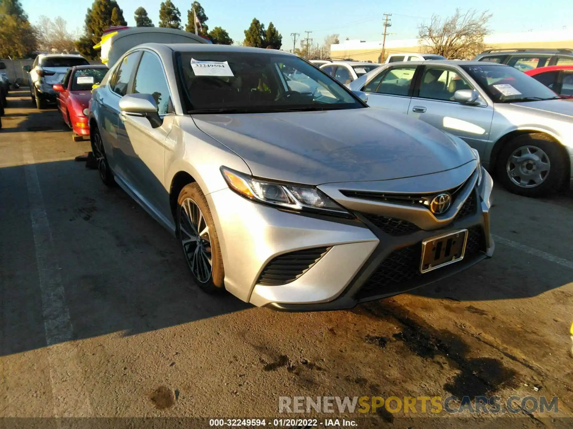 1 Photograph of a damaged car 4T1M11AK1LU935864 TOYOTA CAMRY 2020