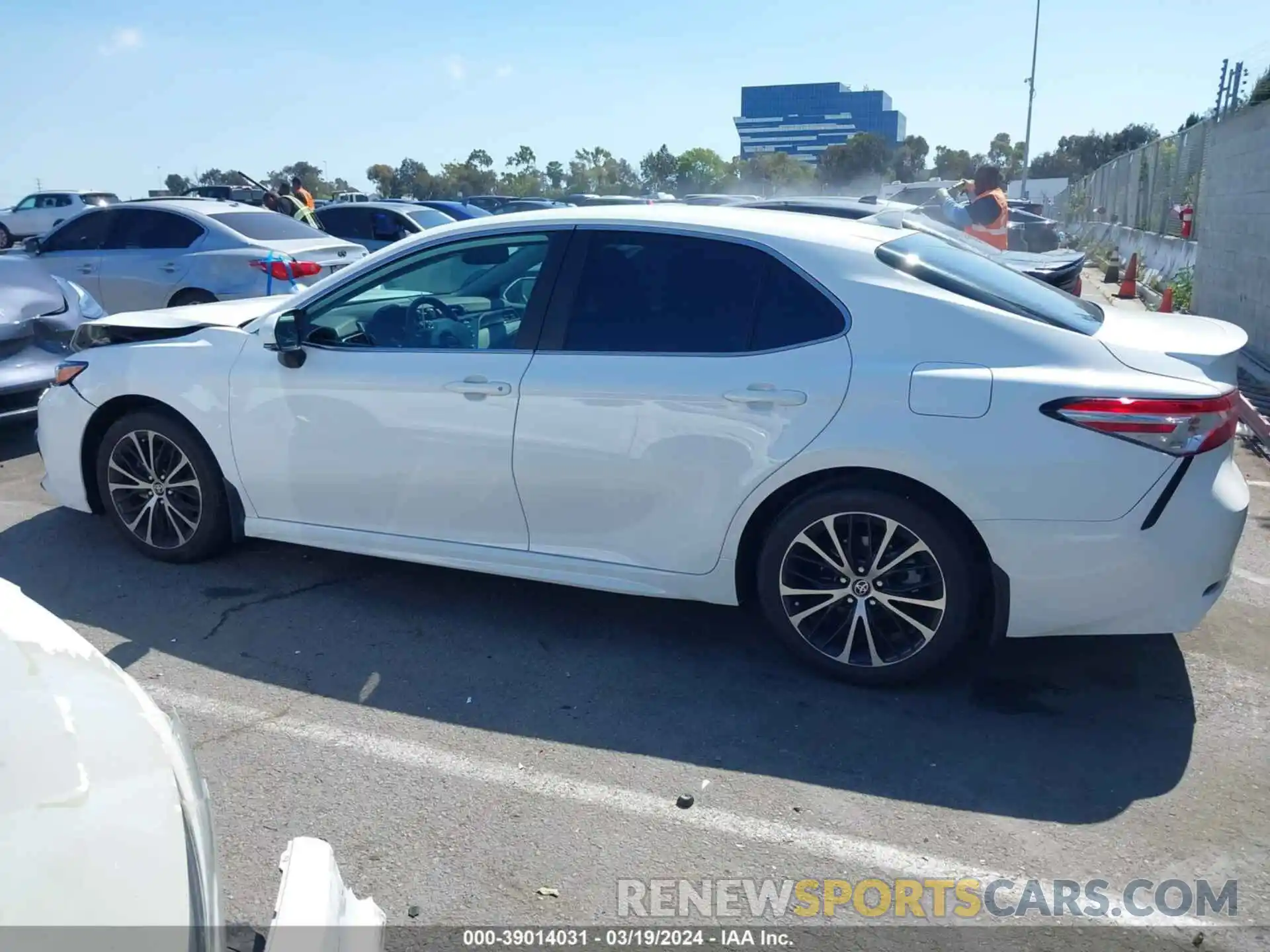 14 Photograph of a damaged car 4T1M11AK1LU978522 TOYOTA CAMRY 2020