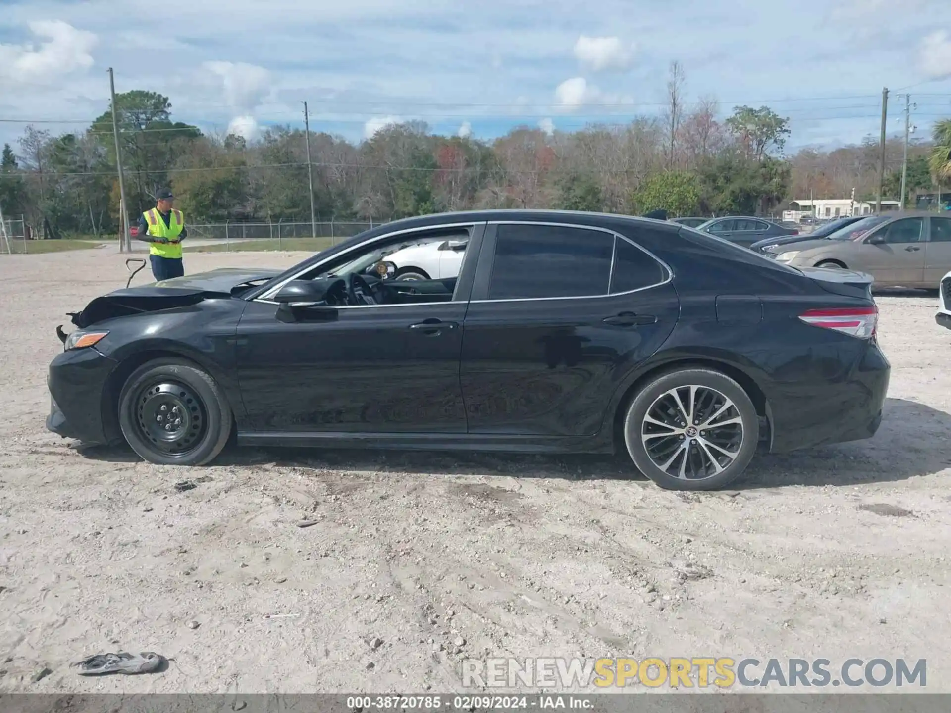 14 Photograph of a damaged car 4T1M11AK1LU991402 TOYOTA CAMRY 2020