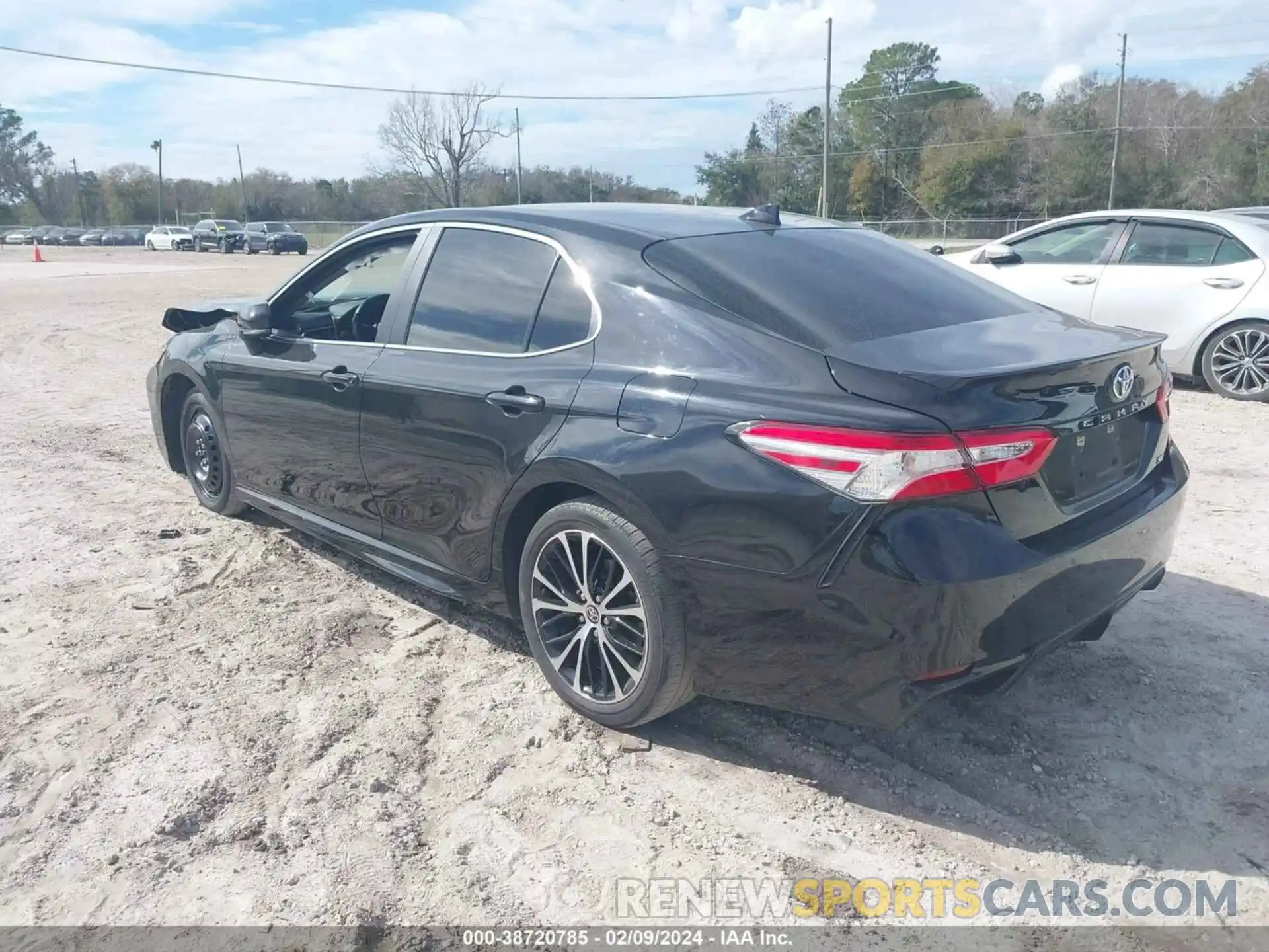 3 Photograph of a damaged car 4T1M11AK1LU991402 TOYOTA CAMRY 2020