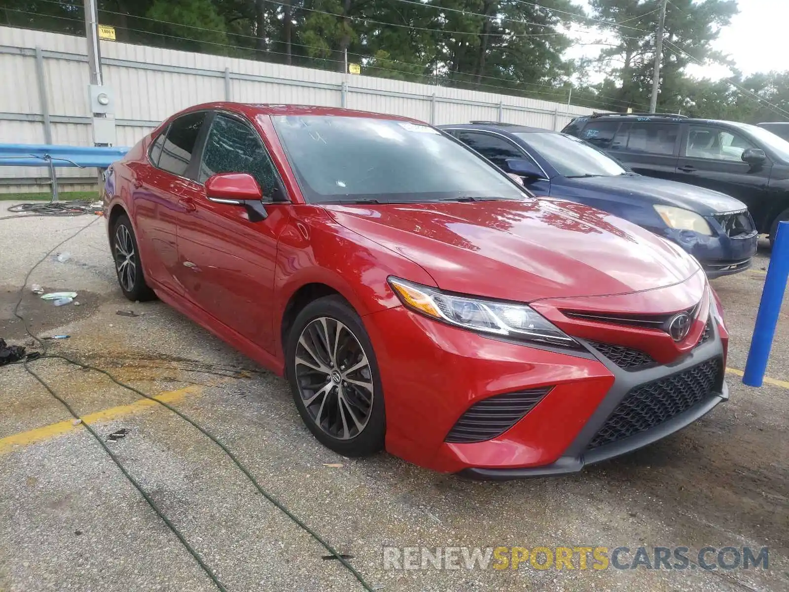 1 Photograph of a damaged car 4T1M11AK2LU312267 TOYOTA CAMRY 2020