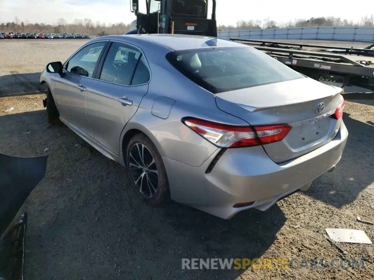 3 Photograph of a damaged car 4T1M11AK2LU317615 TOYOTA CAMRY 2020