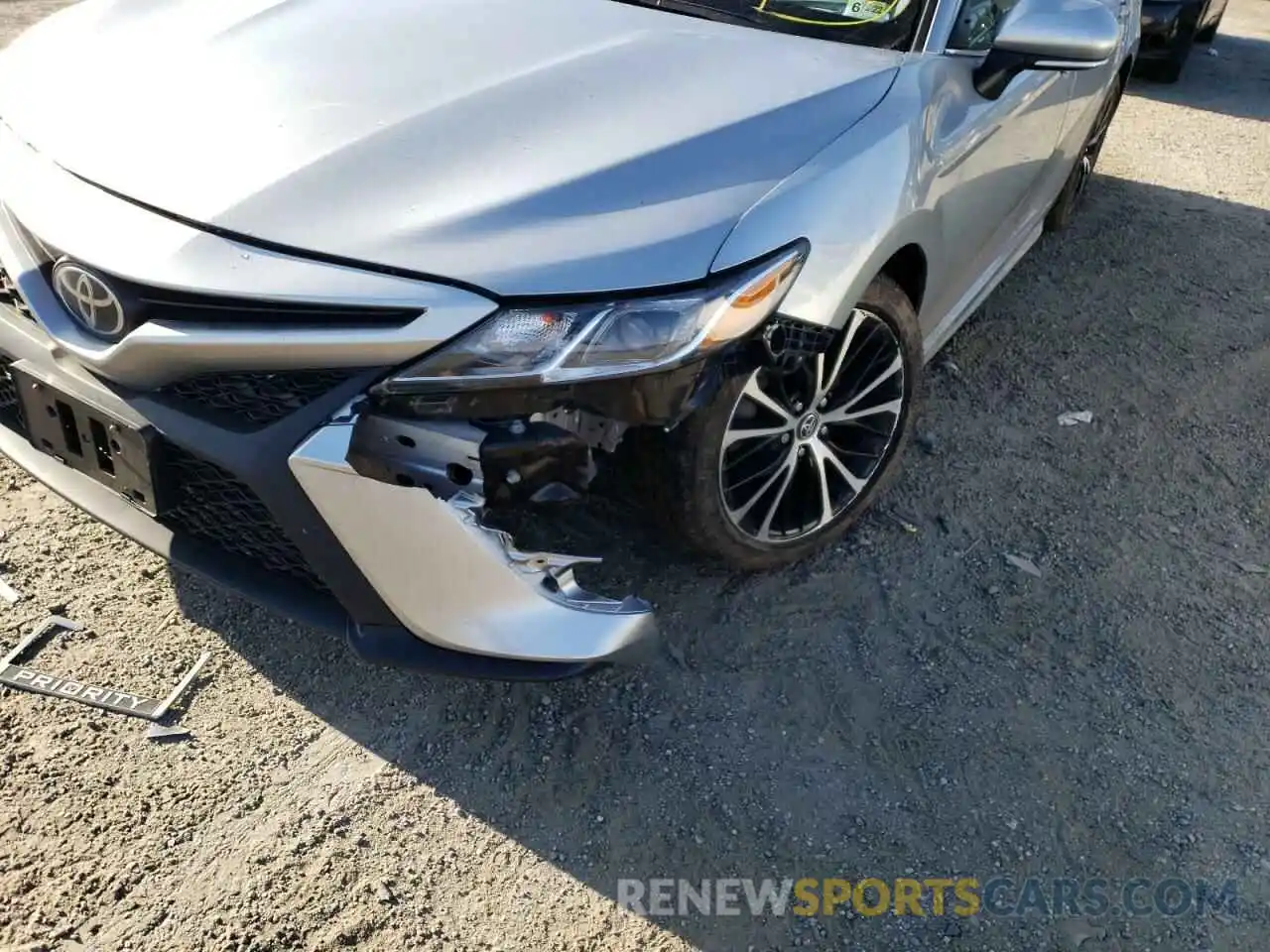 9 Photograph of a damaged car 4T1M11AK2LU317615 TOYOTA CAMRY 2020