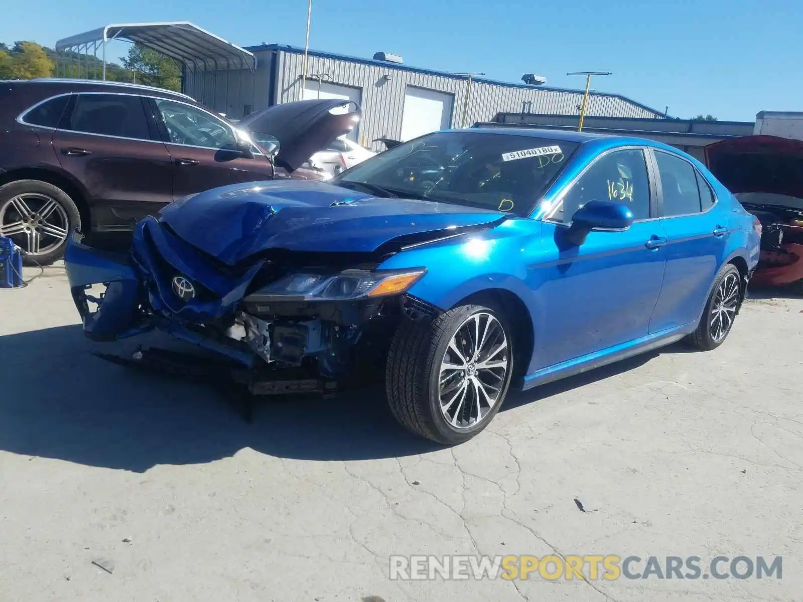 2 Photograph of a damaged car 4T1M11AK2LU347746 TOYOTA CAMRY 2020