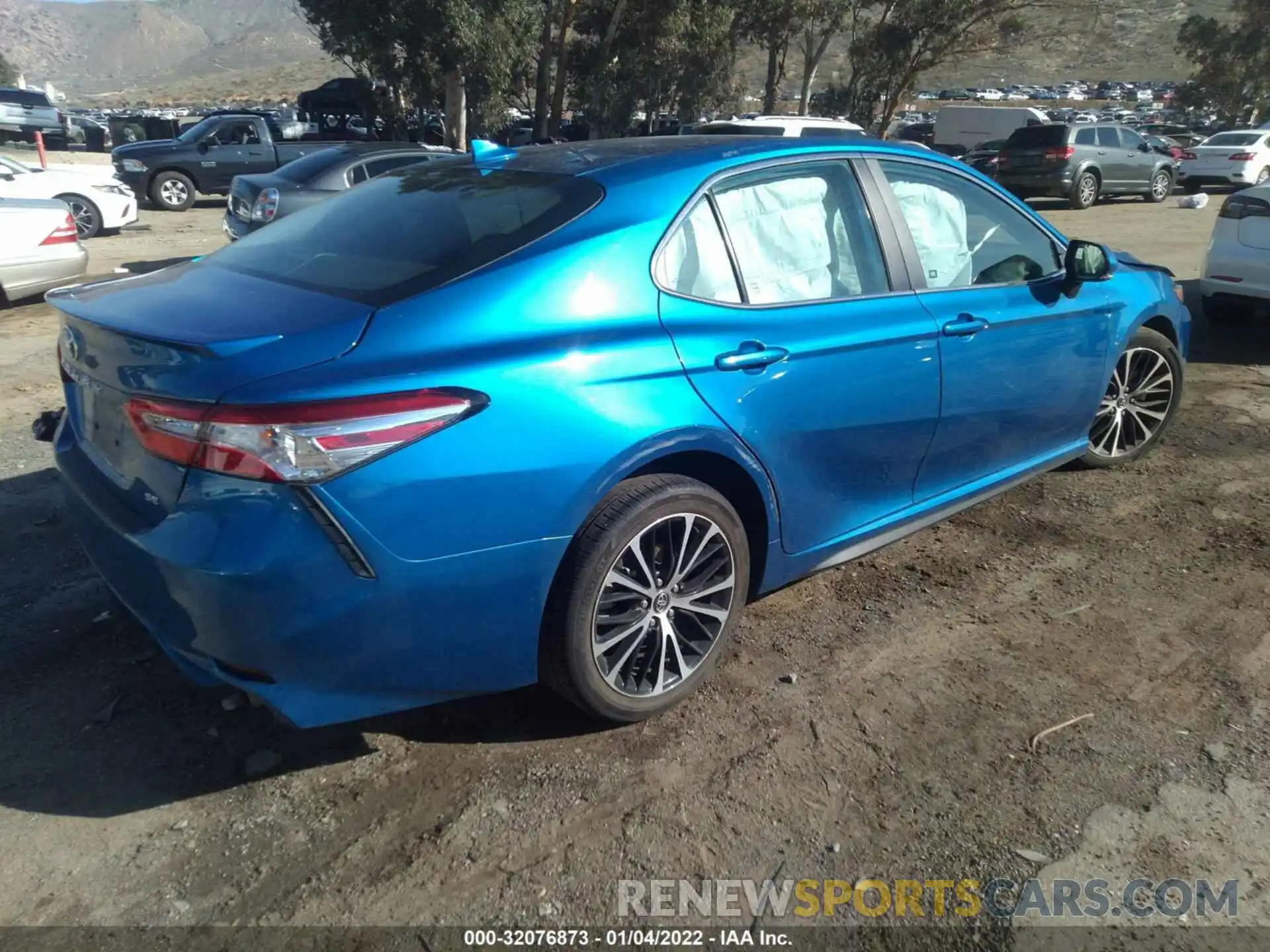 4 Photograph of a damaged car 4T1M11AK2LU349481 TOYOTA CAMRY 2020