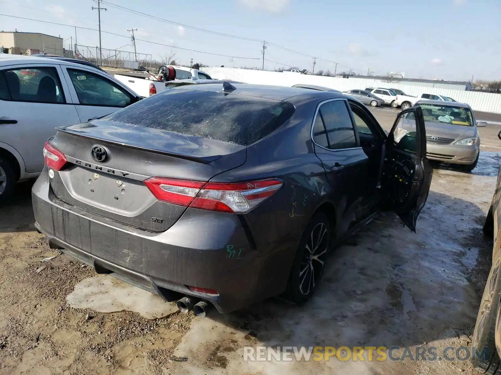 4 Photograph of a damaged car 4T1M11AK2LU351781 TOYOTA CAMRY 2020