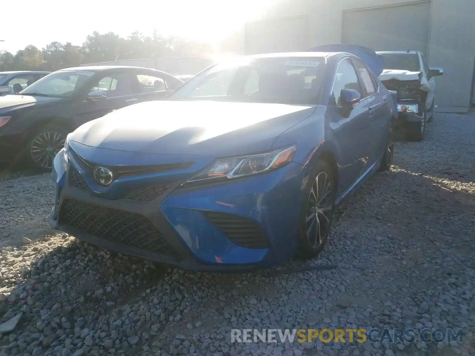 2 Photograph of a damaged car 4T1M11AK2LU352767 TOYOTA CAMRY 2020