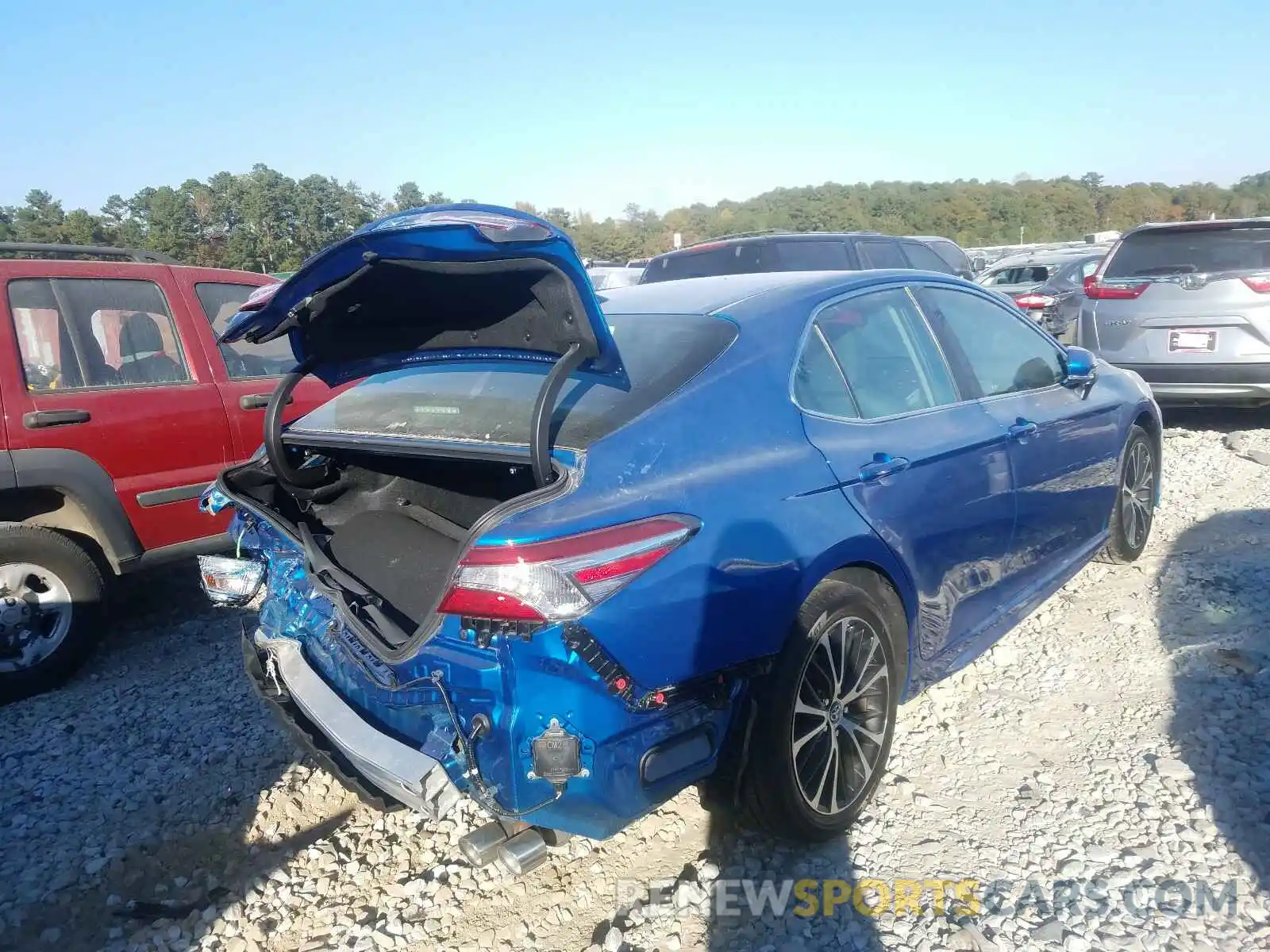 4 Photograph of a damaged car 4T1M11AK2LU352767 TOYOTA CAMRY 2020