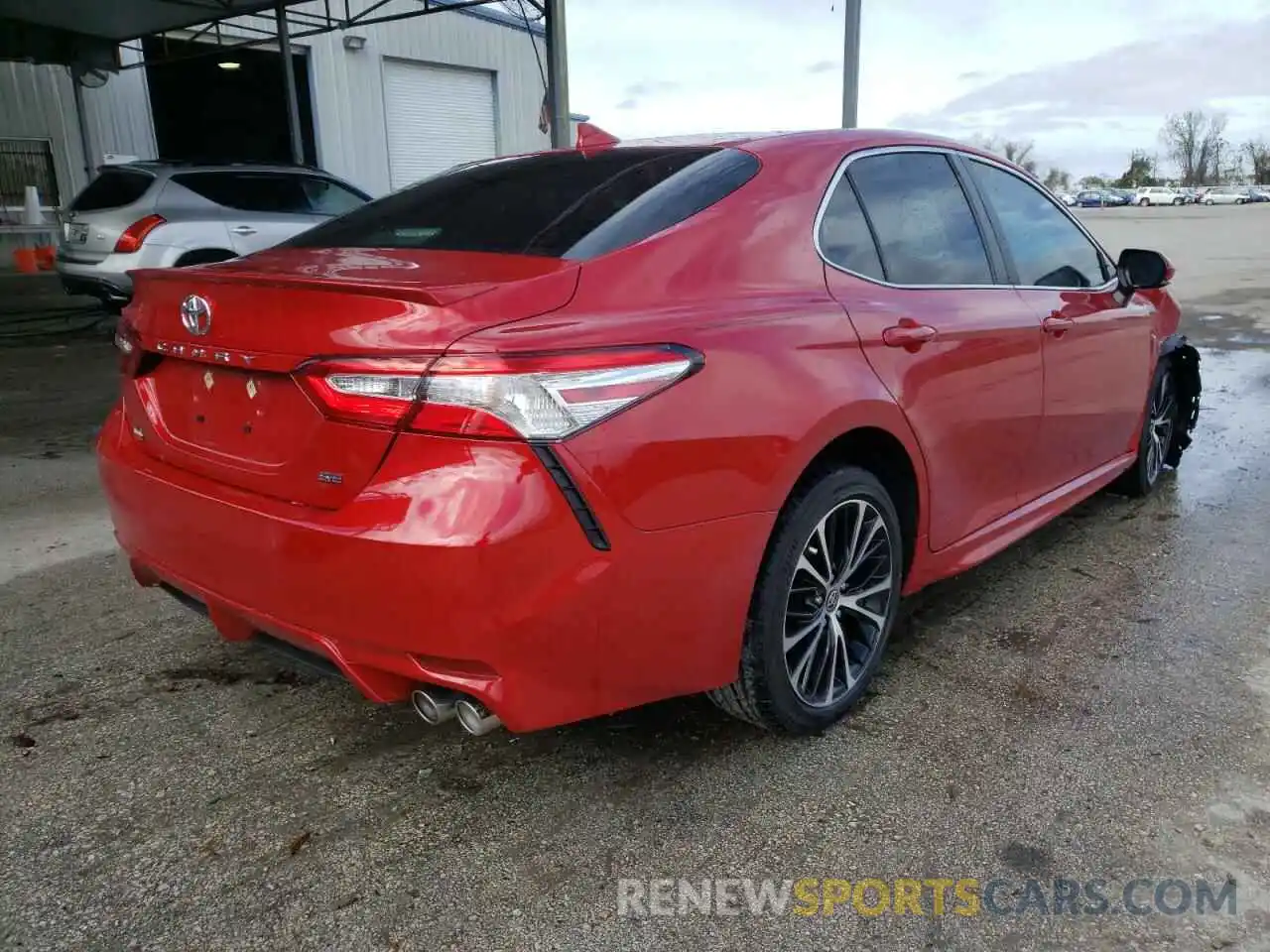 4 Photograph of a damaged car 4T1M11AK2LU373652 TOYOTA CAMRY 2020