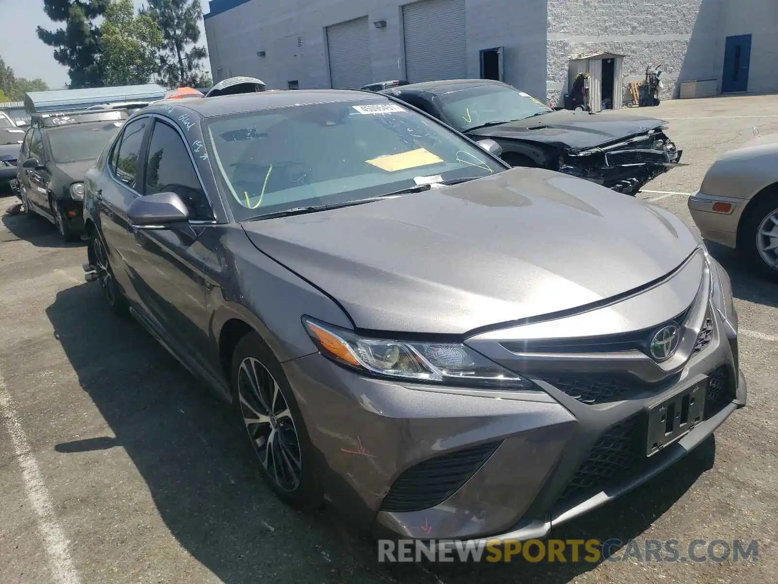 1 Photograph of a damaged car 4T1M11AK2LU389625 TOYOTA CAMRY 2020