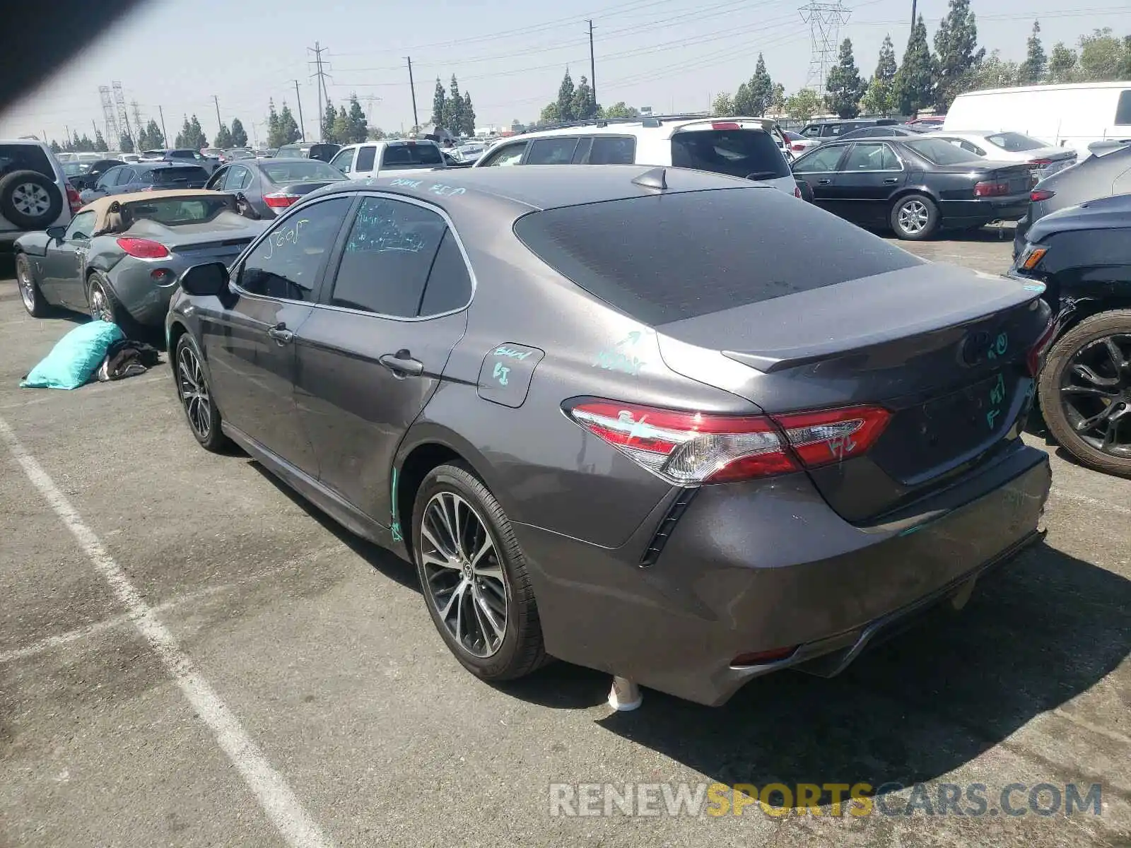 3 Photograph of a damaged car 4T1M11AK2LU389625 TOYOTA CAMRY 2020