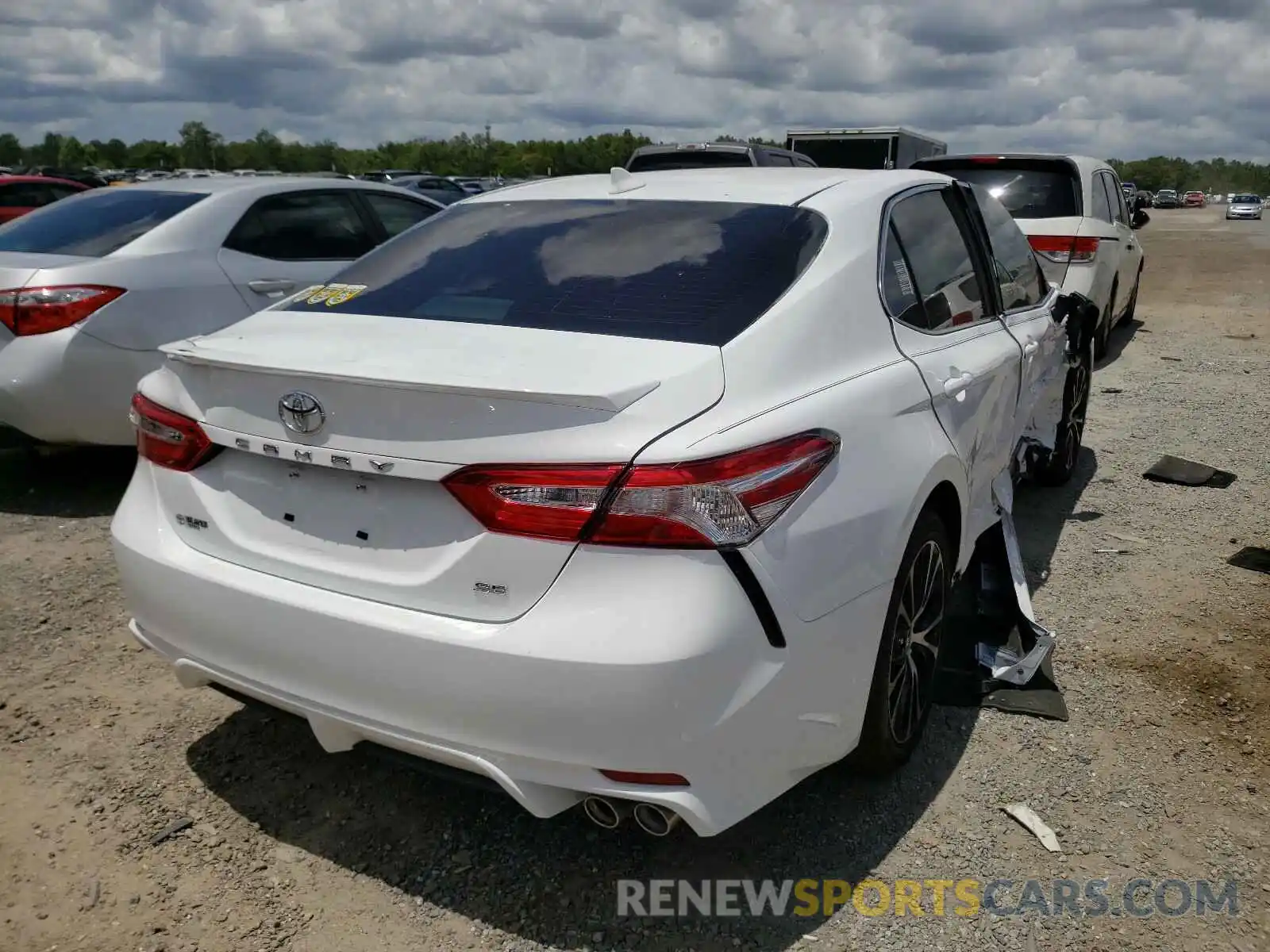 4 Photograph of a damaged car 4T1M11AK2LU502814 TOYOTA CAMRY 2020