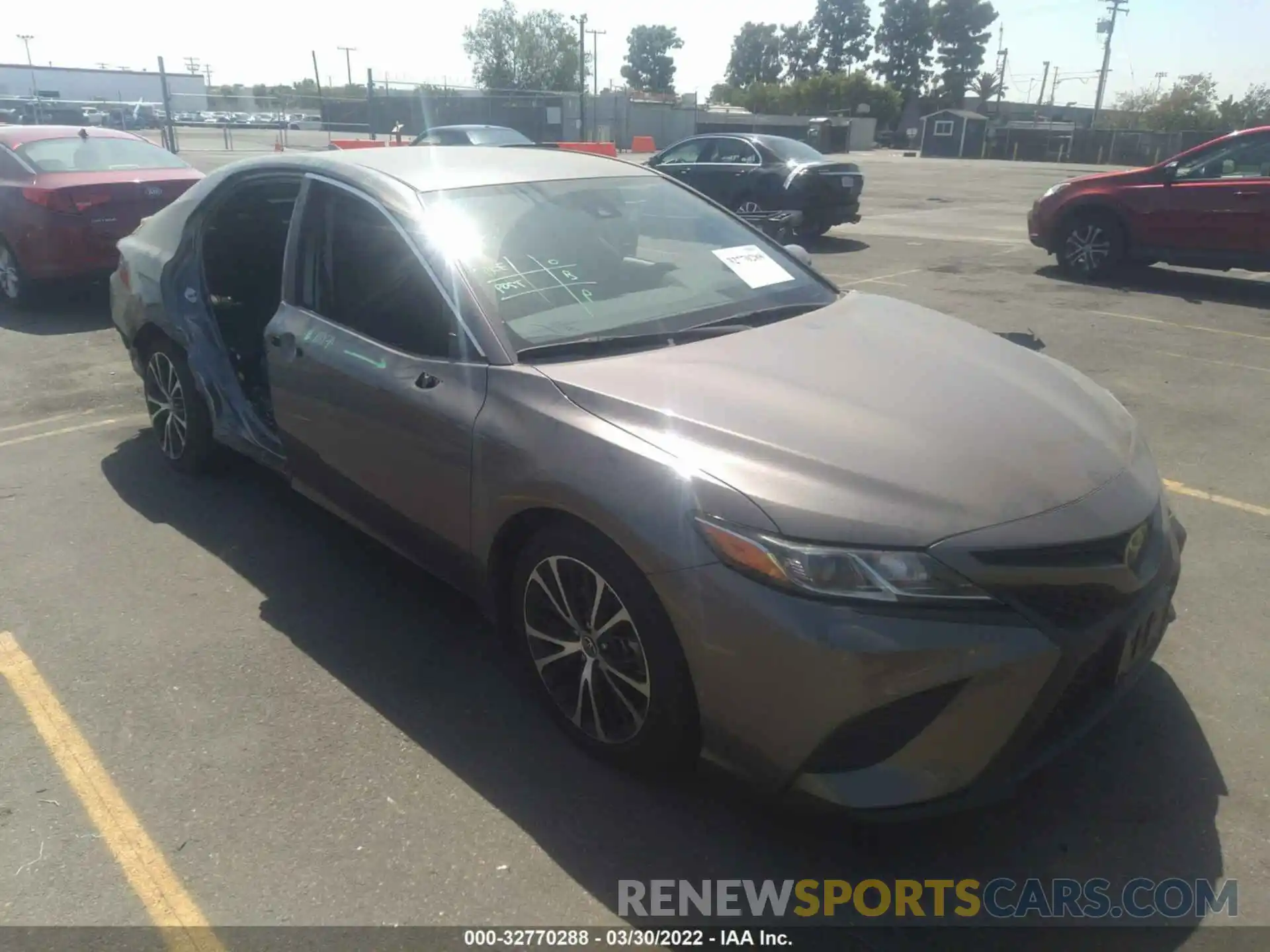 1 Photograph of a damaged car 4T1M11AK2LU511531 TOYOTA CAMRY 2020