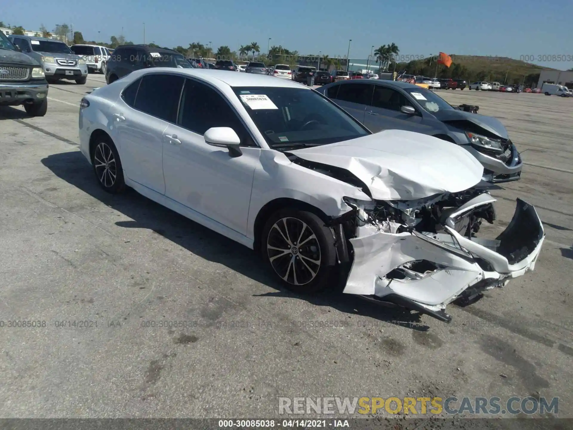 1 Photograph of a damaged car 4T1M11AK2LU872872 TOYOTA CAMRY 2020