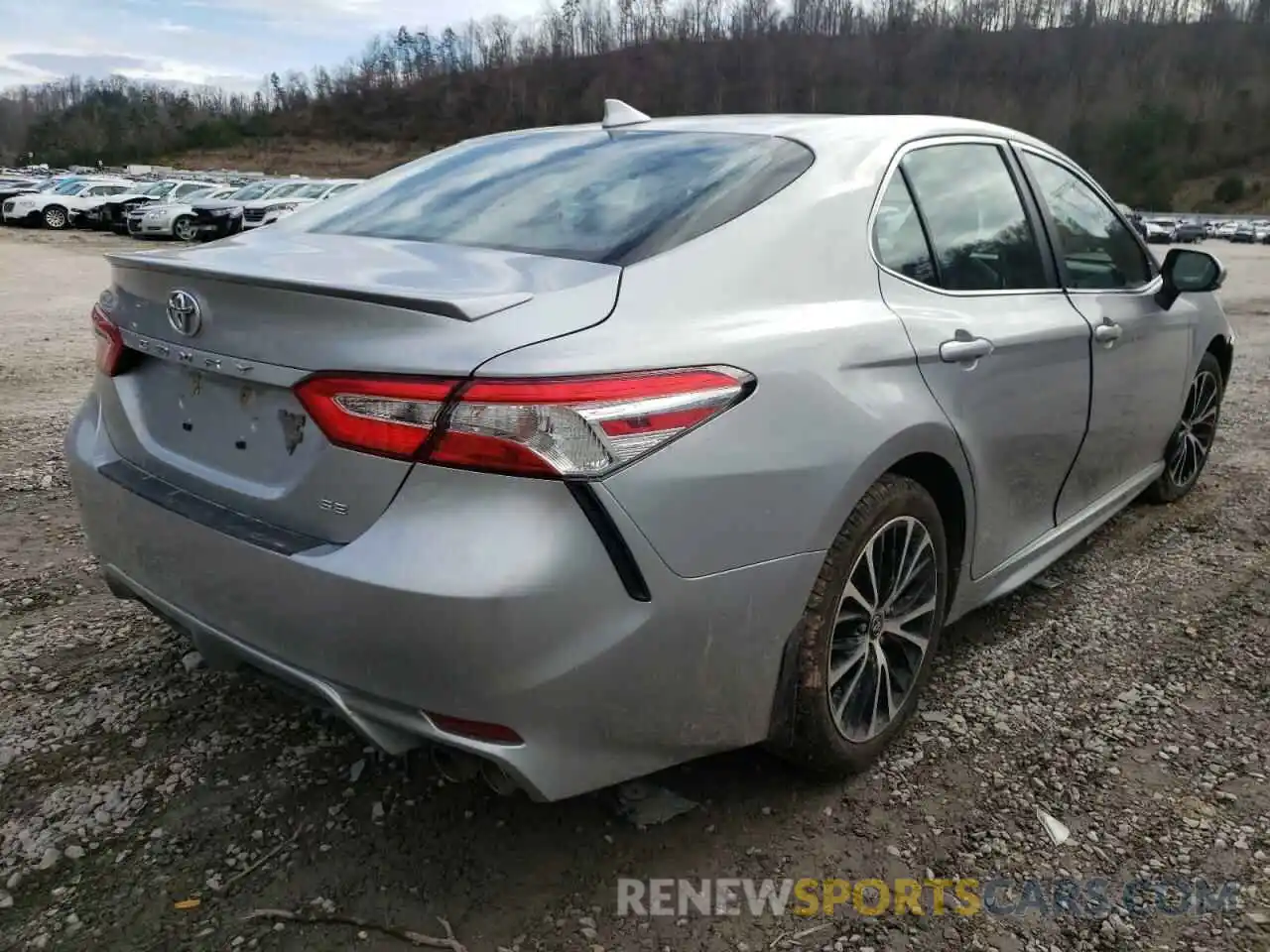 4 Photograph of a damaged car 4T1M11AK2LU883547 TOYOTA CAMRY 2020