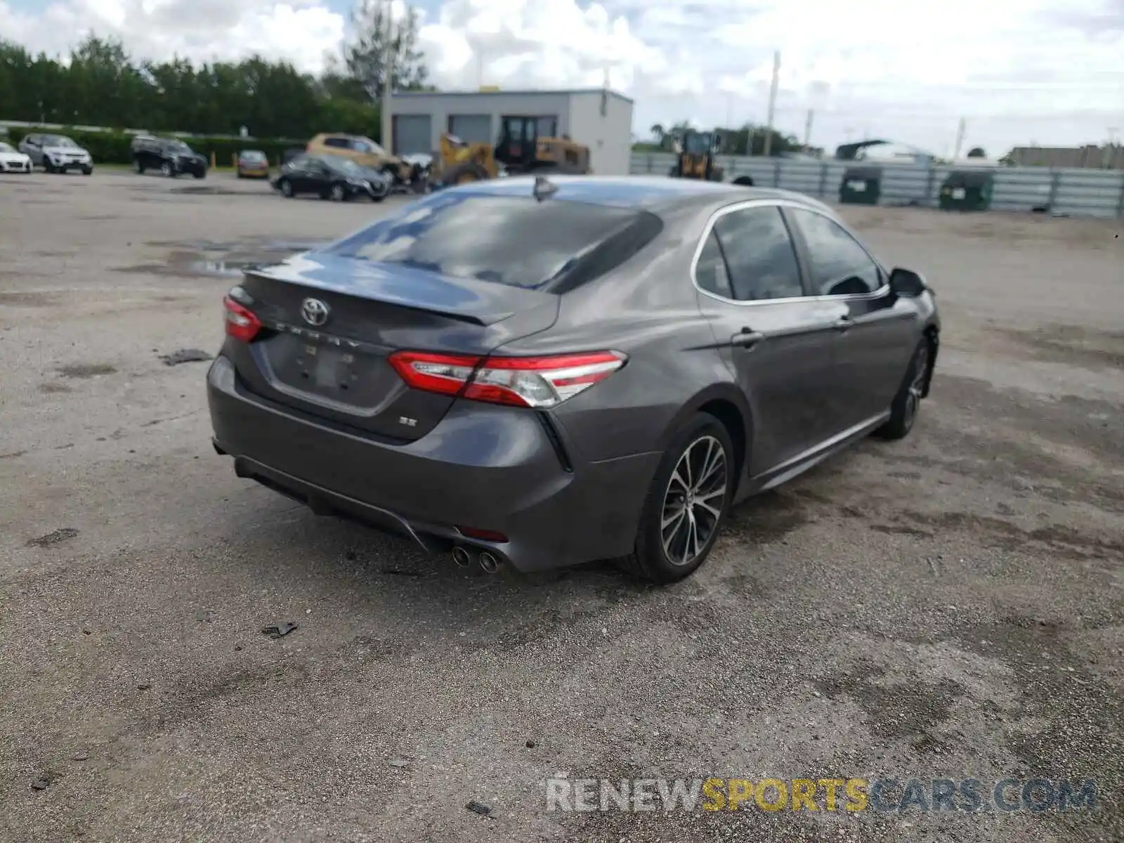 4 Photograph of a damaged car 4T1M11AK2LU884004 TOYOTA CAMRY 2020