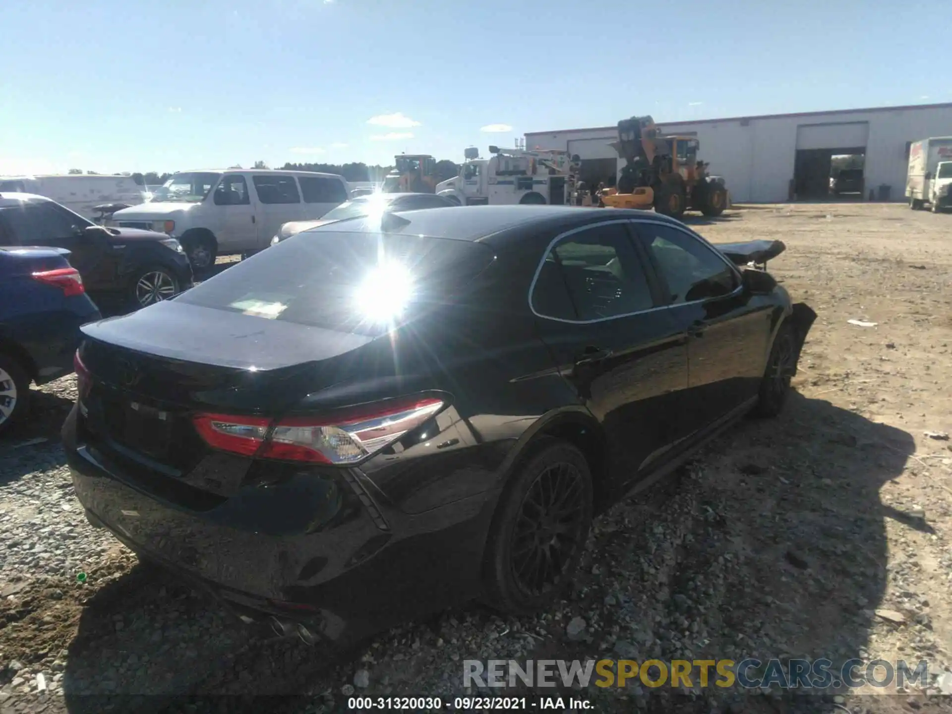 4 Photograph of a damaged car 4T1M11AK2LU890479 TOYOTA CAMRY 2020