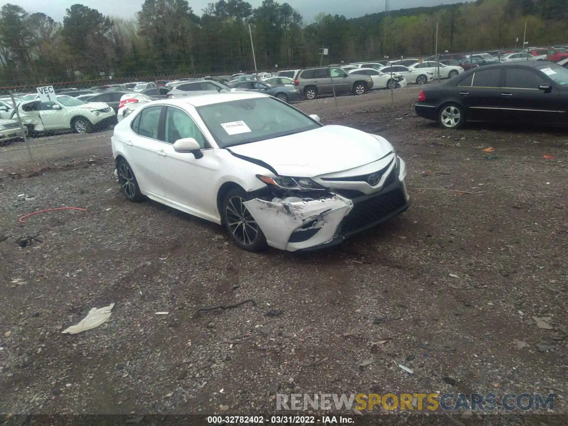 1 Photograph of a damaged car 4T1M11AK2LU894919 TOYOTA CAMRY 2020