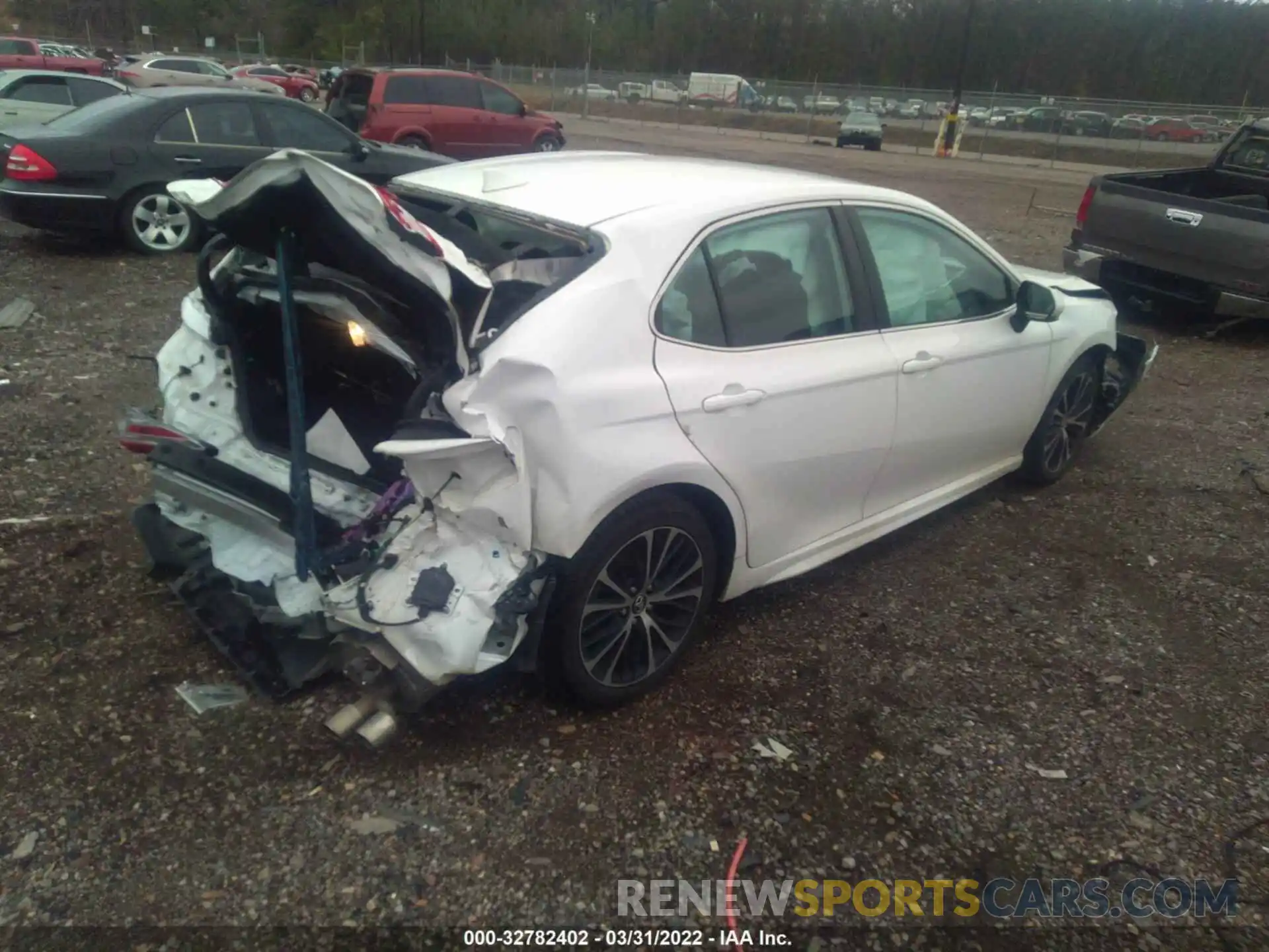 4 Photograph of a damaged car 4T1M11AK2LU894919 TOYOTA CAMRY 2020