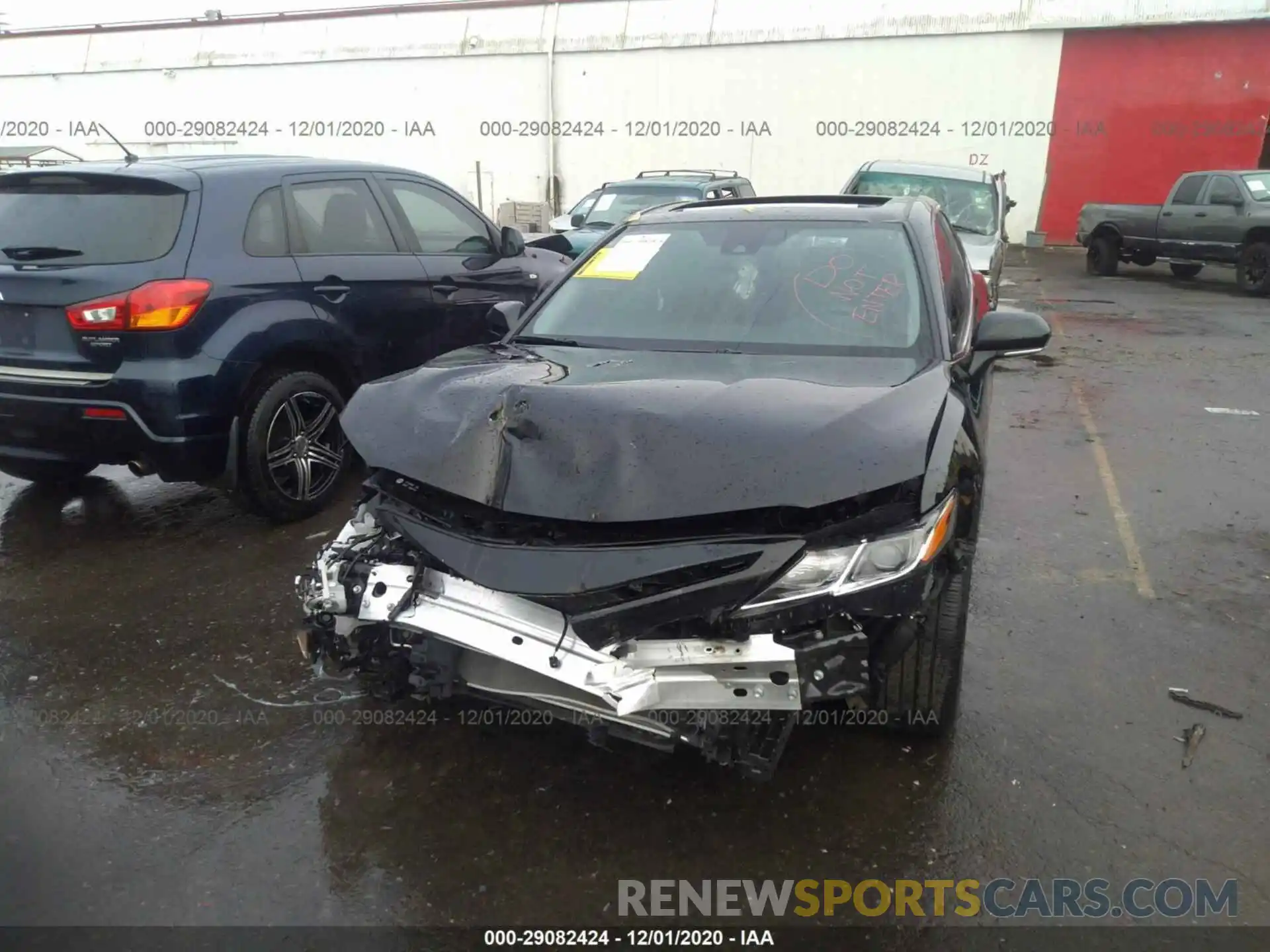 6 Photograph of a damaged car 4T1M11AK2LU895021 TOYOTA CAMRY 2020