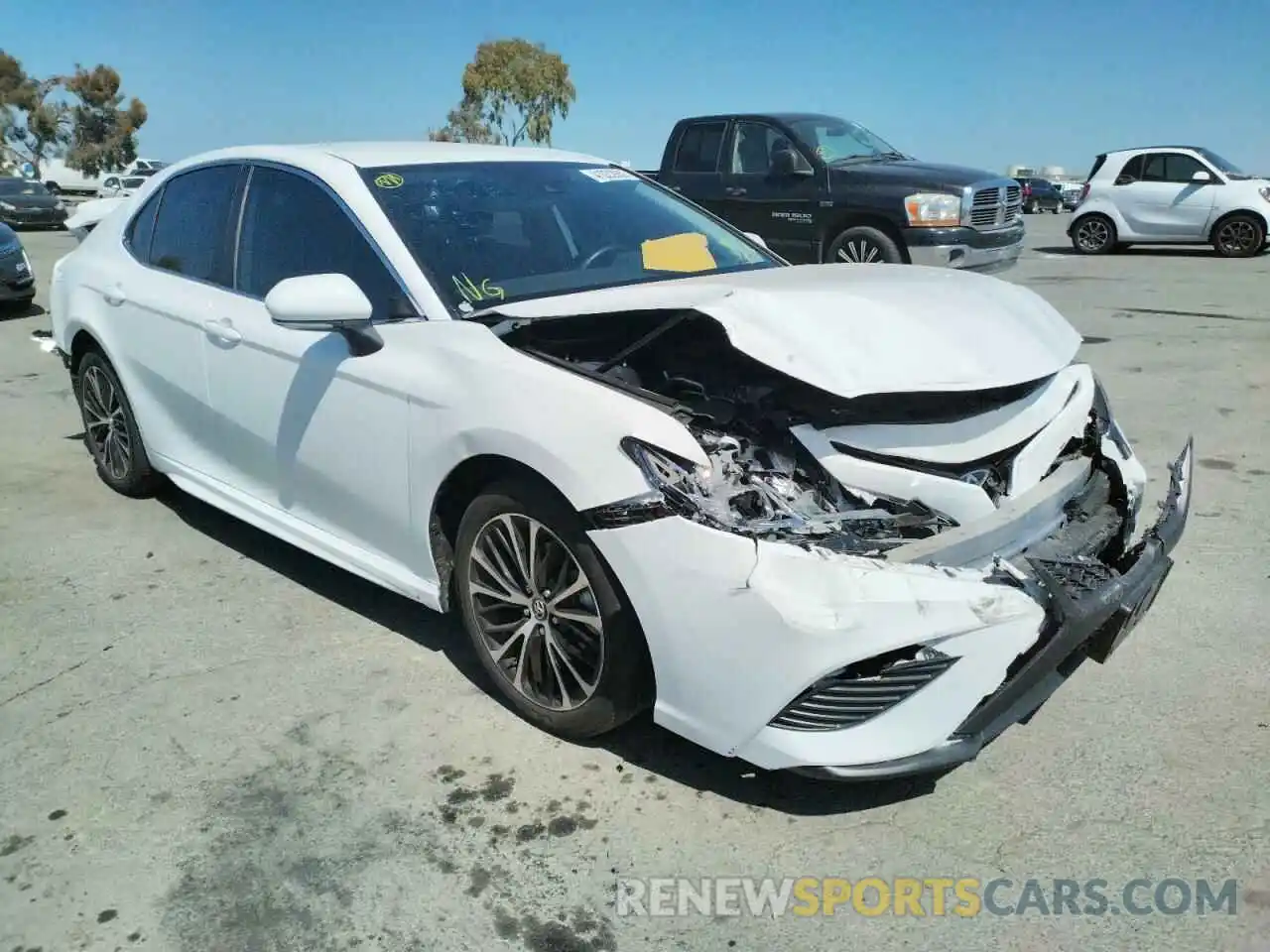 1 Photograph of a damaged car 4T1M11AK2LU905644 TOYOTA CAMRY 2020