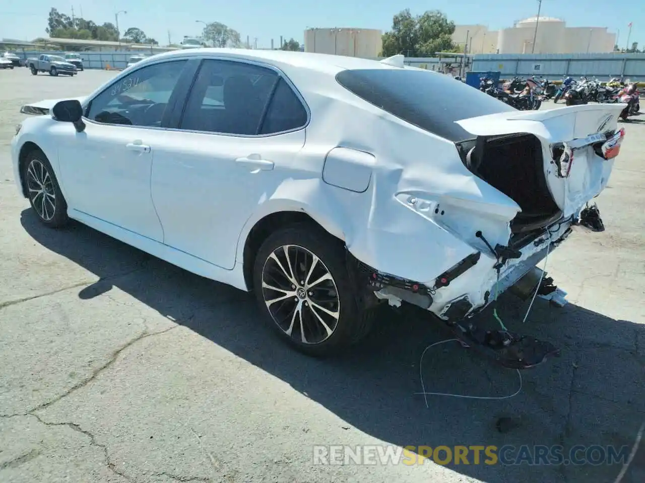 3 Photograph of a damaged car 4T1M11AK2LU905644 TOYOTA CAMRY 2020