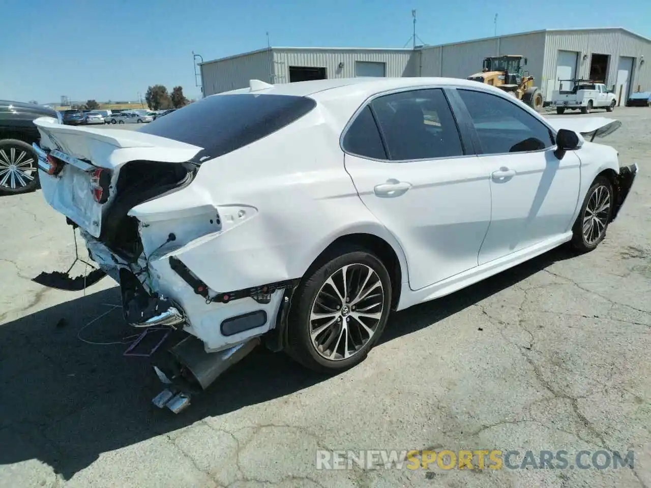 4 Photograph of a damaged car 4T1M11AK2LU905644 TOYOTA CAMRY 2020