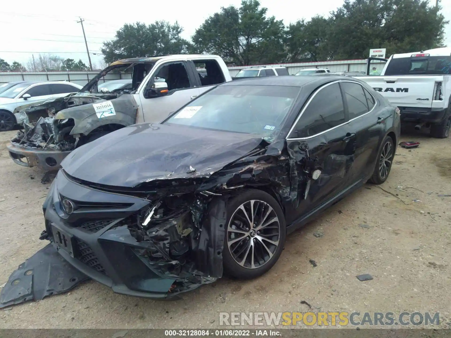 2 Photograph of a damaged car 4T1M11AK2LU911816 TOYOTA CAMRY 2020