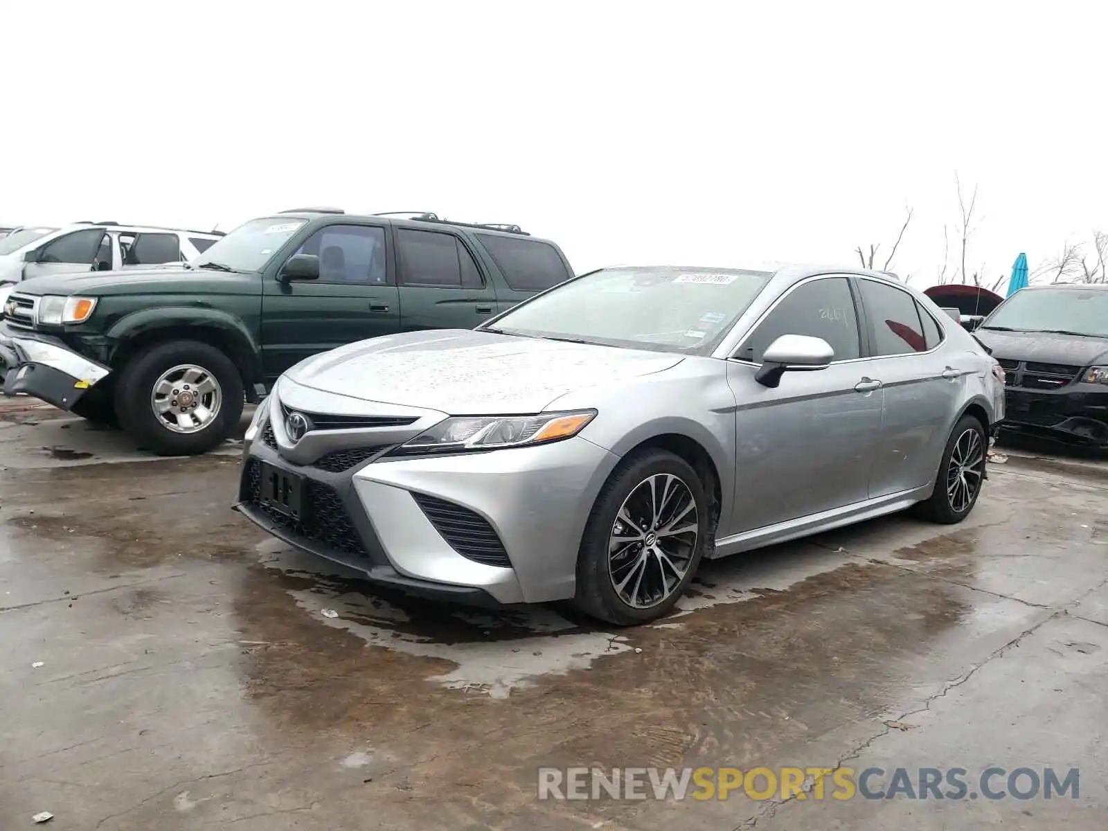 2 Photograph of a damaged car 4T1M11AK2LU920466 TOYOTA CAMRY 2020