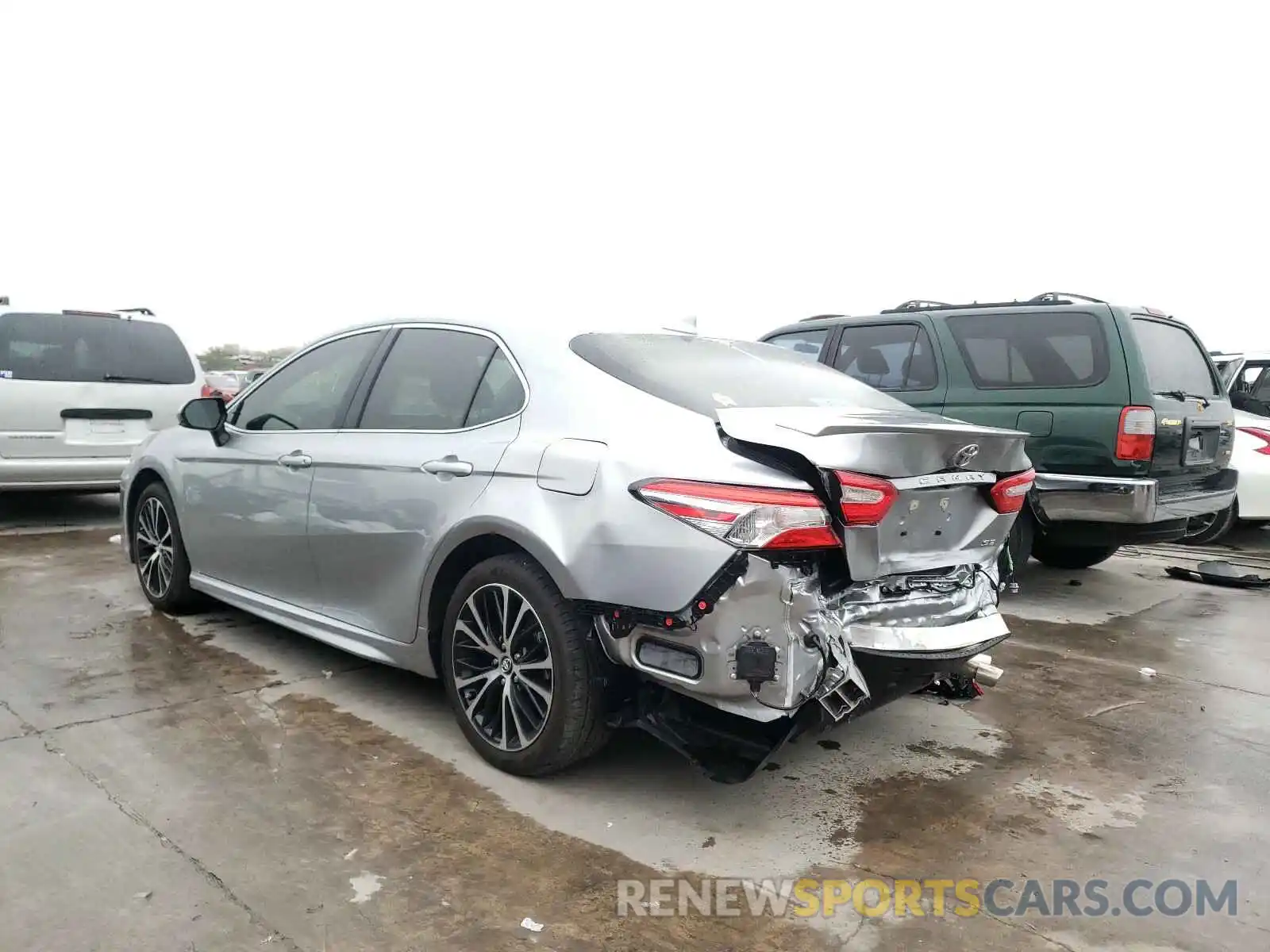 3 Photograph of a damaged car 4T1M11AK2LU920466 TOYOTA CAMRY 2020