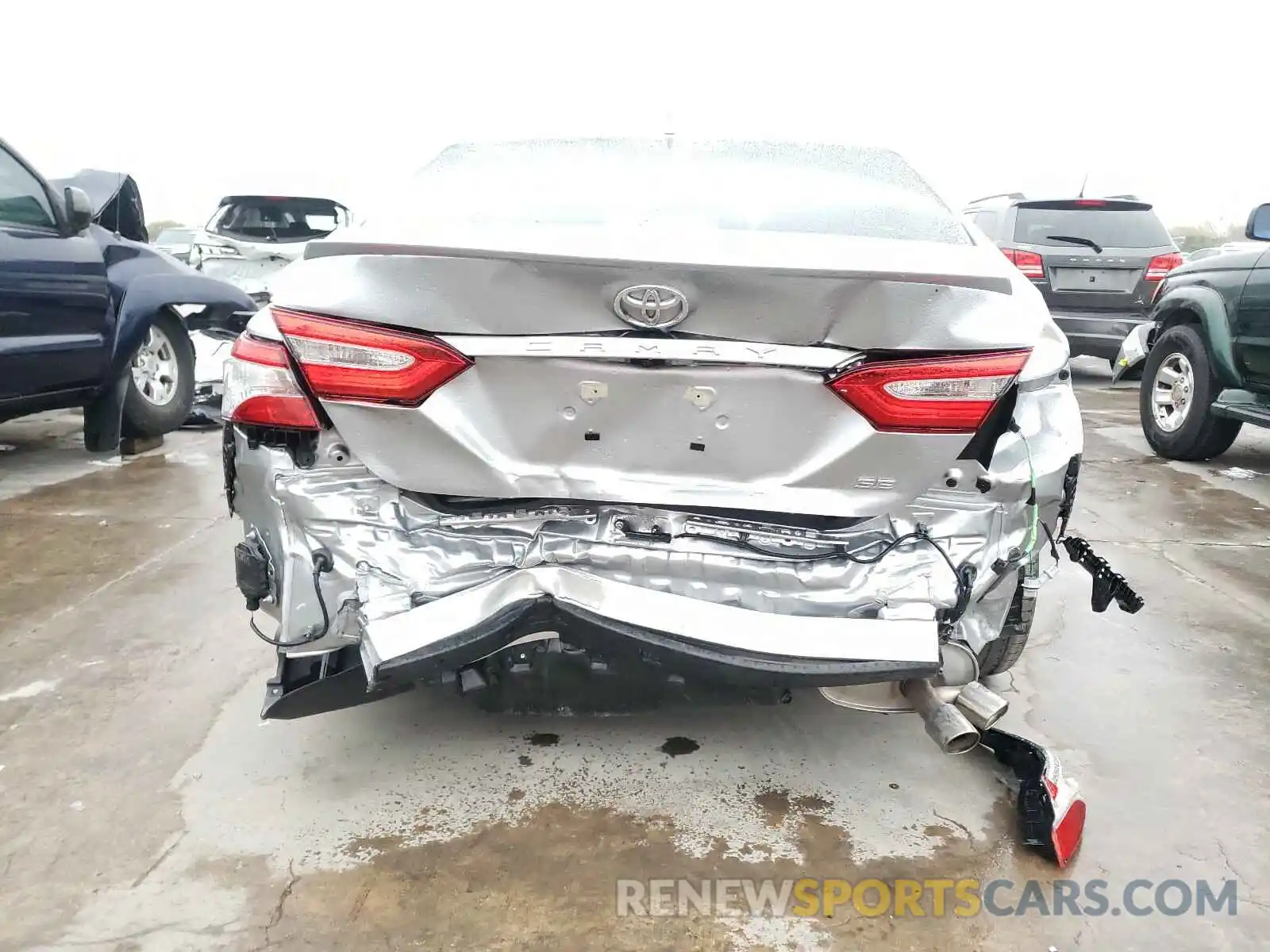 9 Photograph of a damaged car 4T1M11AK2LU920466 TOYOTA CAMRY 2020